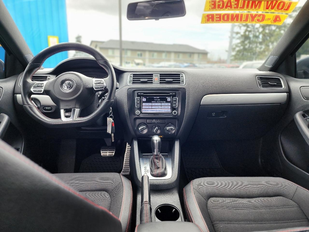 Volkswagen GLI 4dr Sdn DSG Autobahn w/Nav PZEV 2012