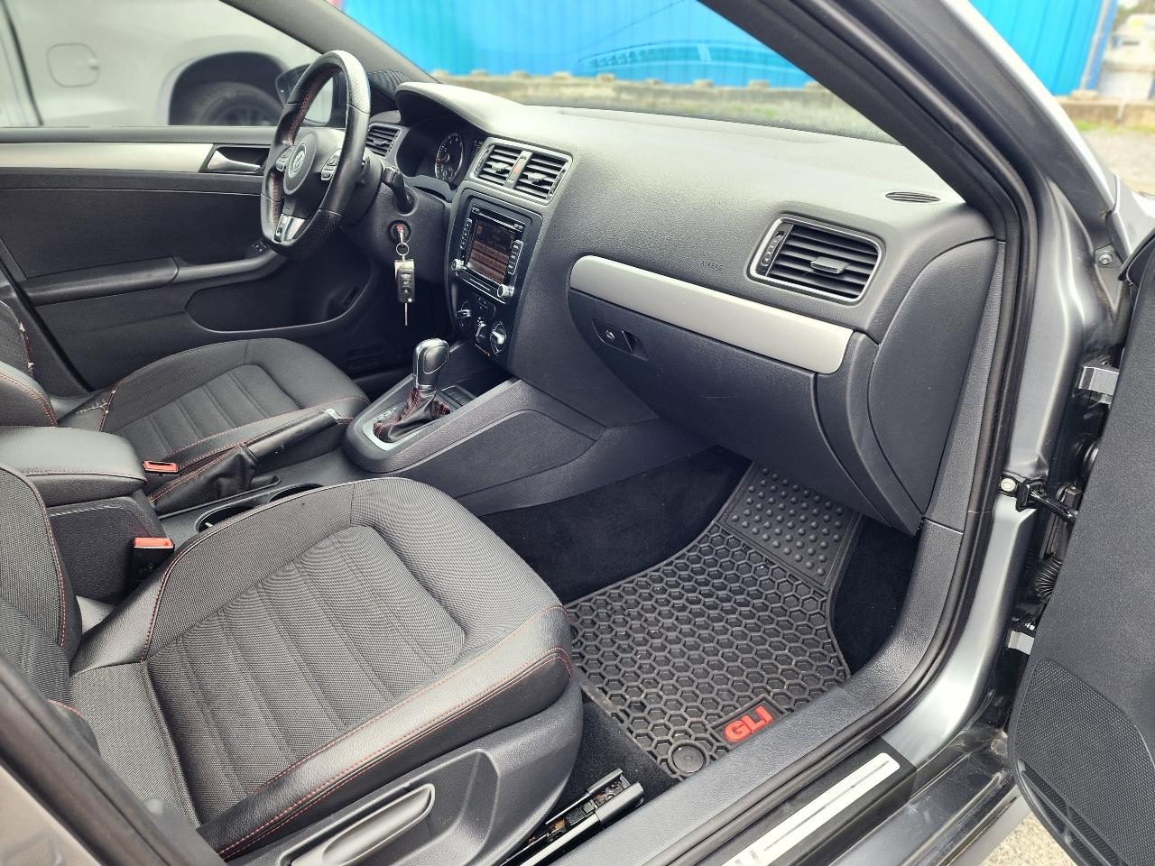 Volkswagen GLI 4dr Sdn DSG Autobahn w/Nav PZEV 2012