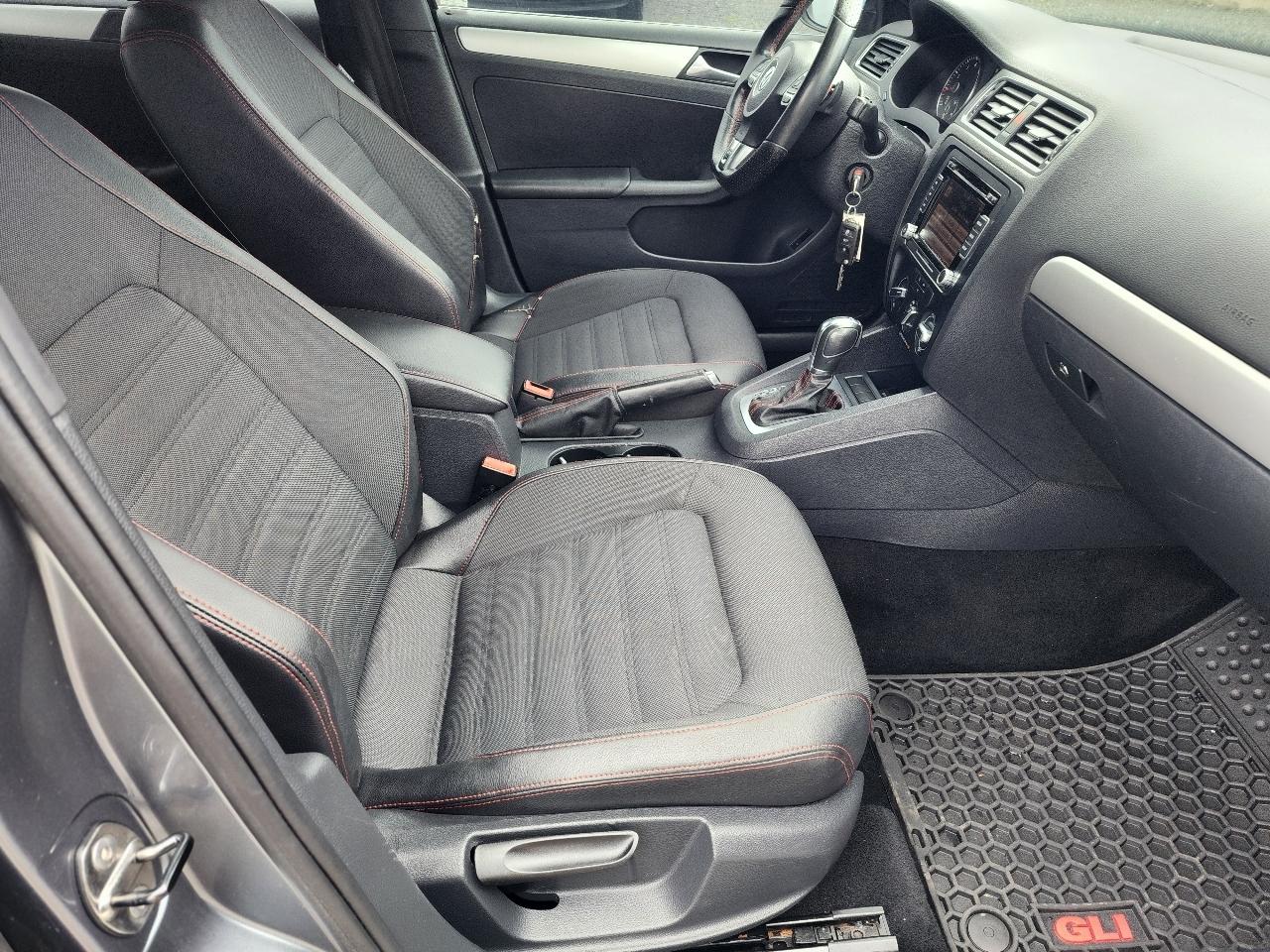 Volkswagen GLI 4dr Sdn DSG Autobahn w/Nav PZEV 2012