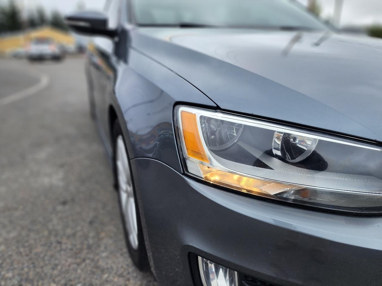 Volkswagen GLI 4dr Sdn DSG Autobahn w/Nav PZEV 2012