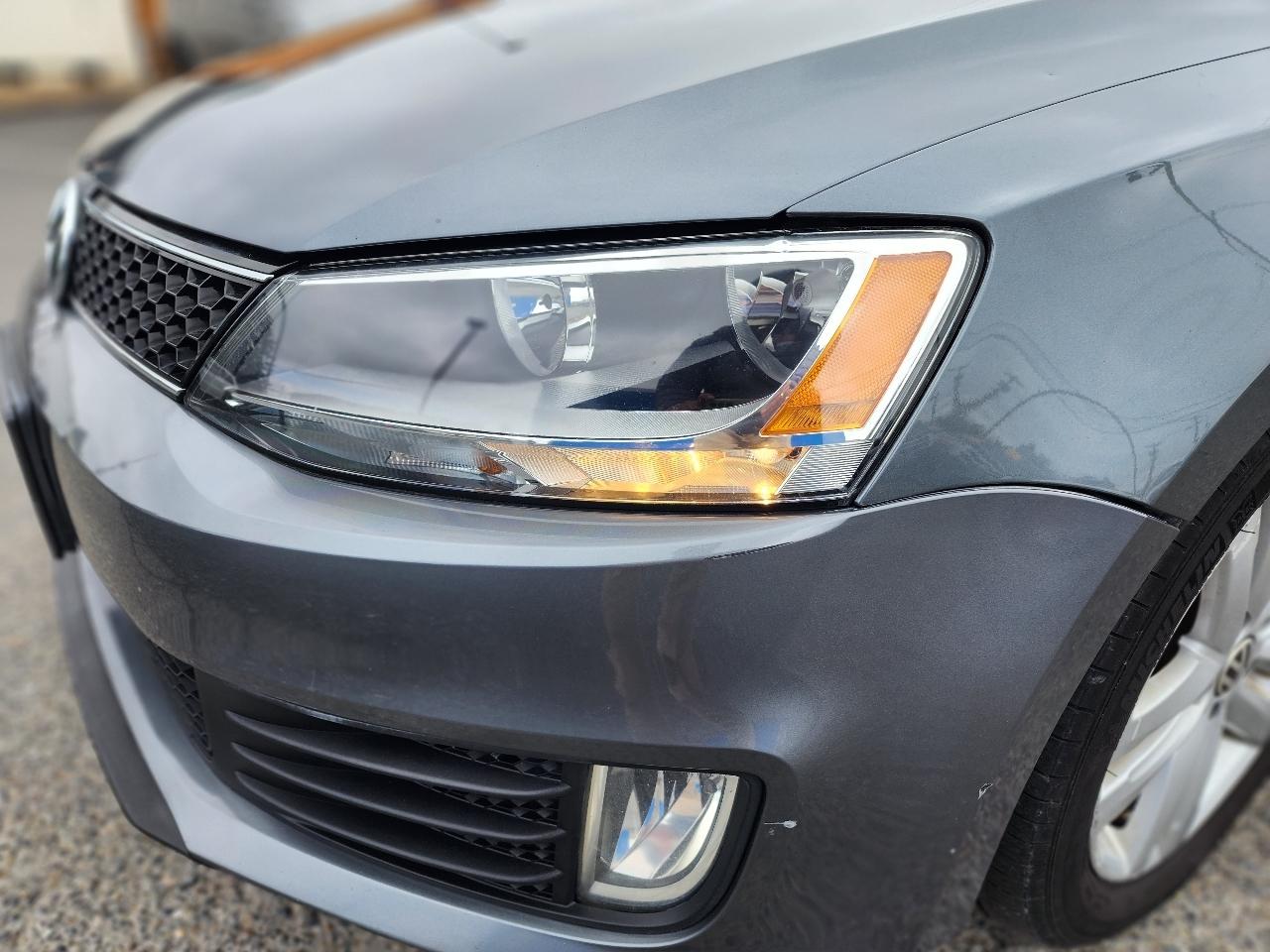 Volkswagen GLI 4dr Sdn DSG Autobahn w/Nav PZEV 2012