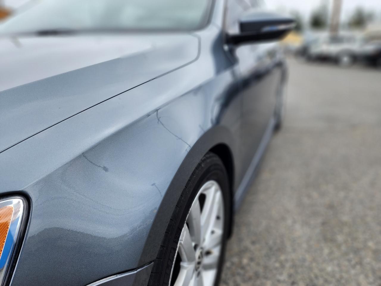 Volkswagen GLI 4dr Sdn DSG Autobahn w/Nav PZEV 2012