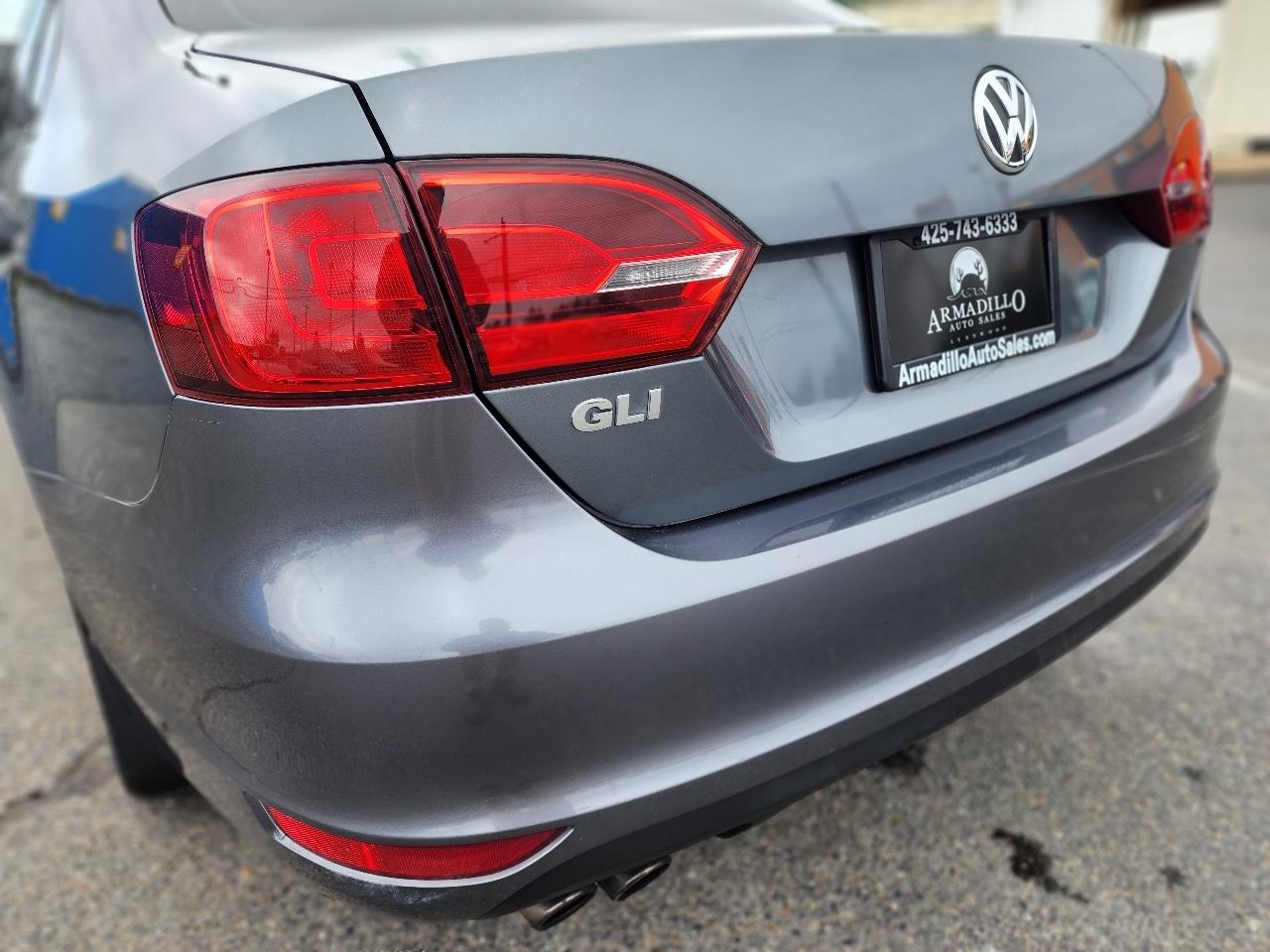 Volkswagen GLI 4dr Sdn DSG Autobahn w/Nav PZEV 2012