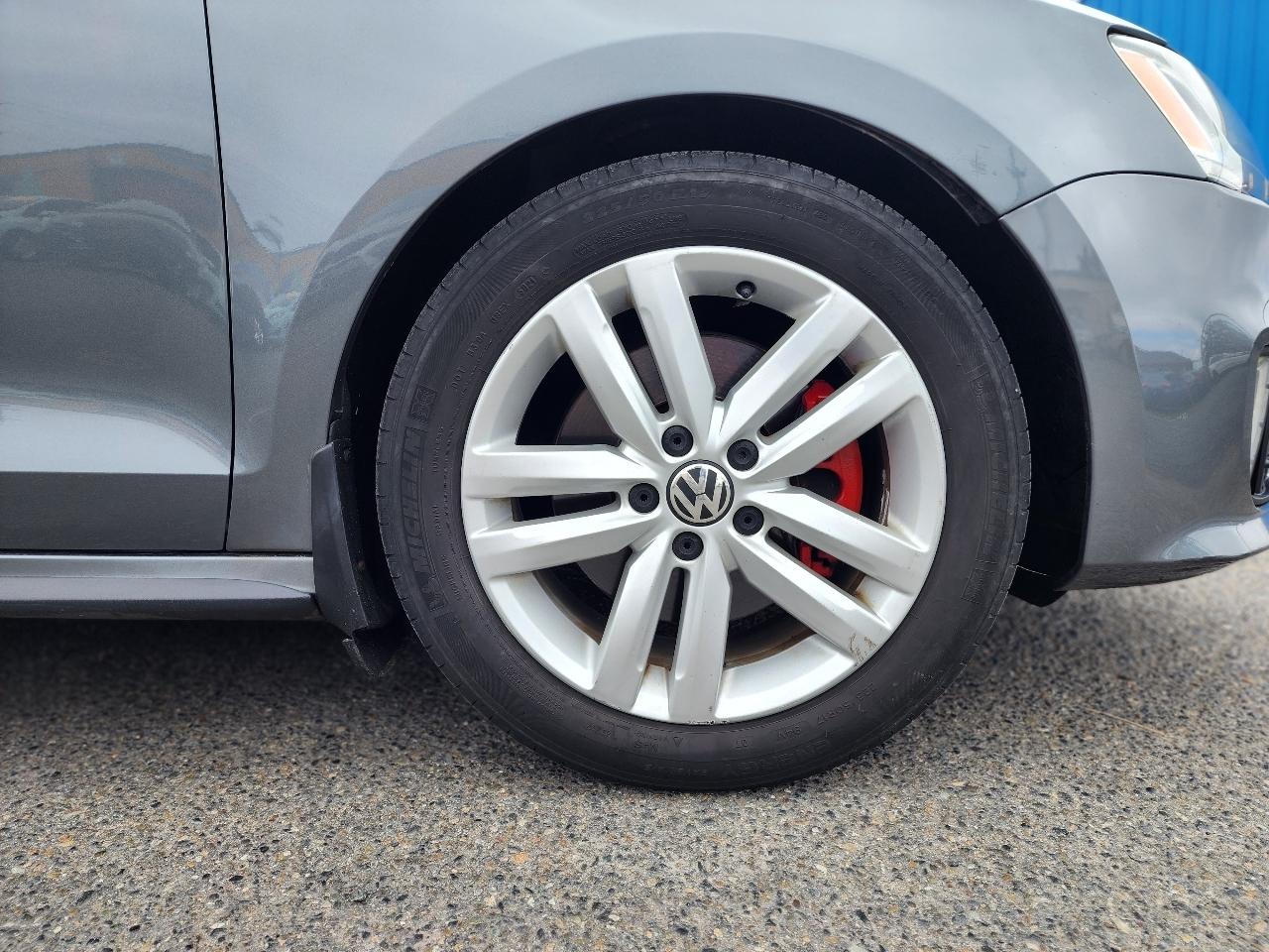 Volkswagen GLI 4dr Sdn DSG Autobahn w/Nav PZEV 2012