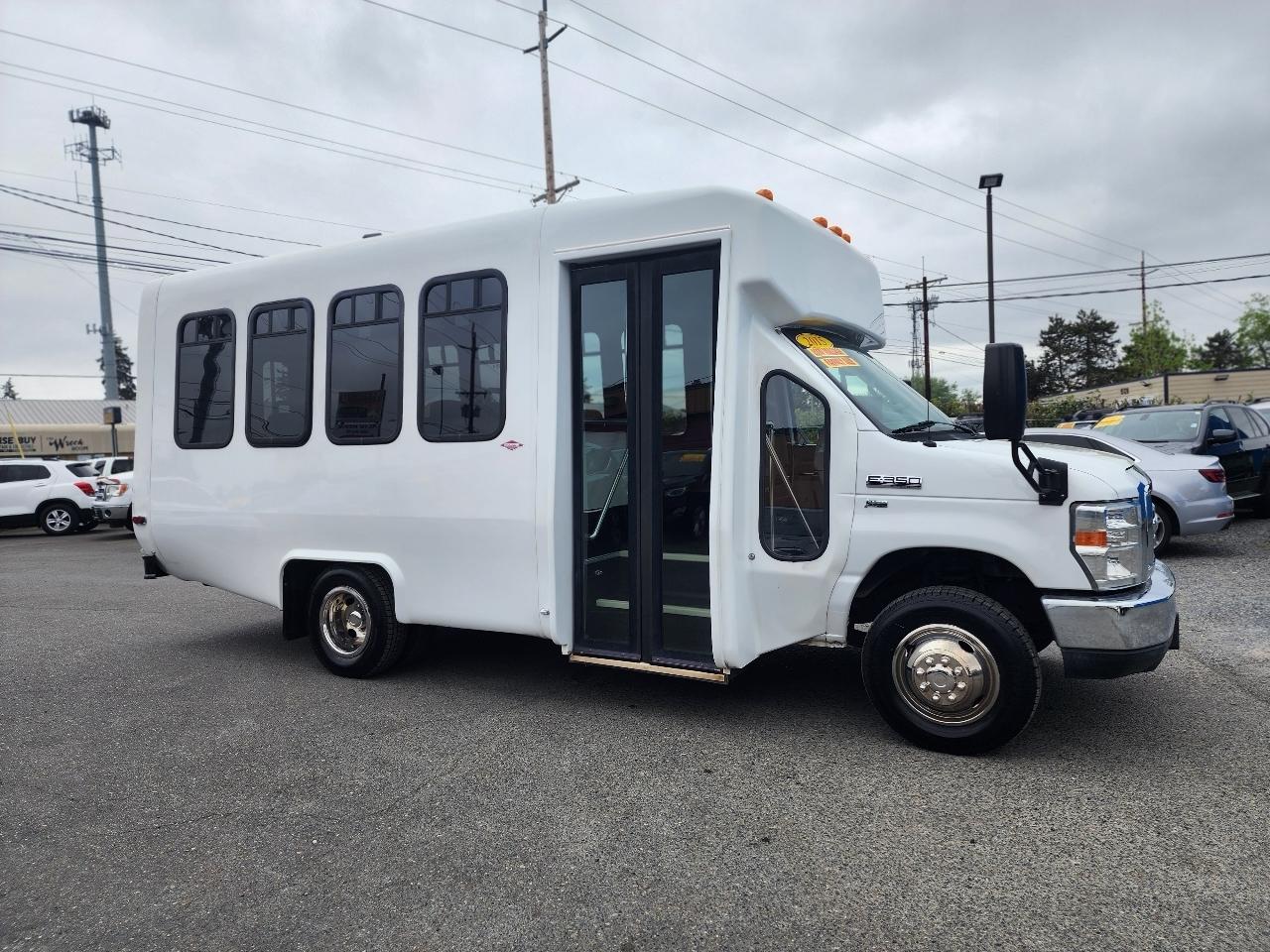 Ford Econoline Commercial Cutaway E-350 Super Duty 138" DRW 2015