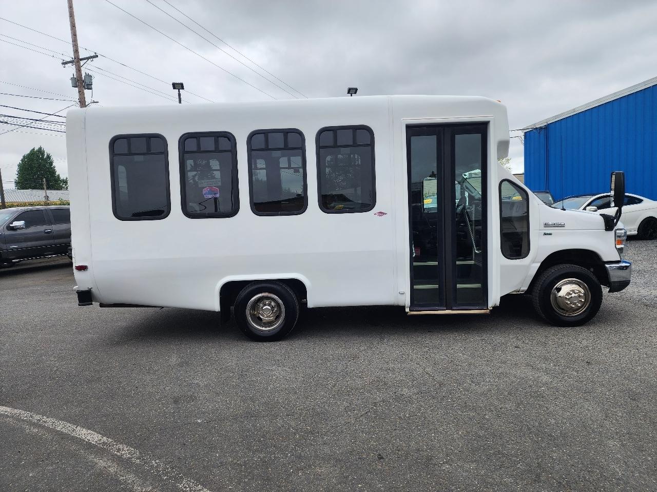 Ford Econoline Commercial Cutaway E-350 Super Duty 138" DRW 2015