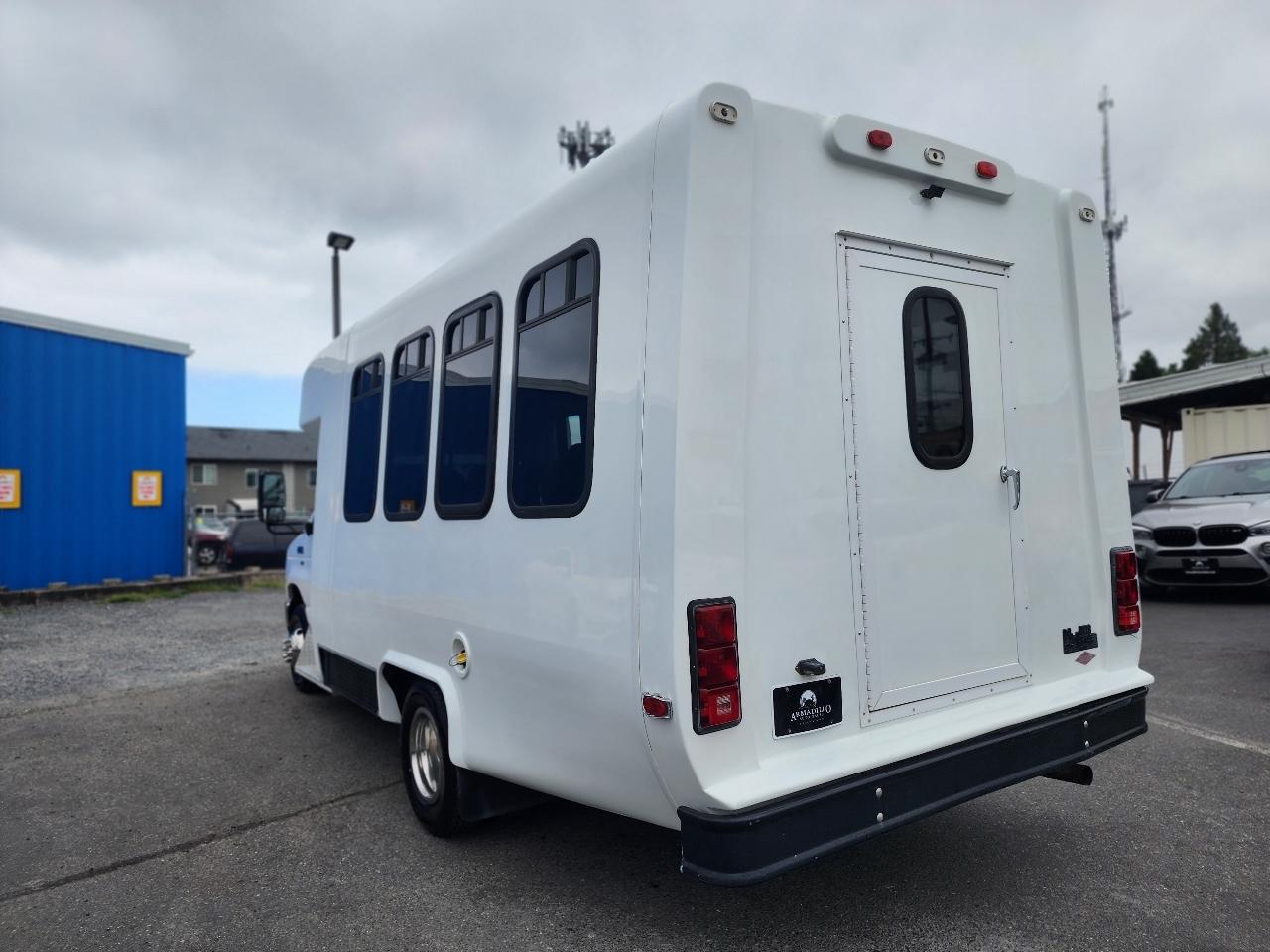 Ford Econoline Commercial Cutaway E-350 Super Duty 138" DRW 2015