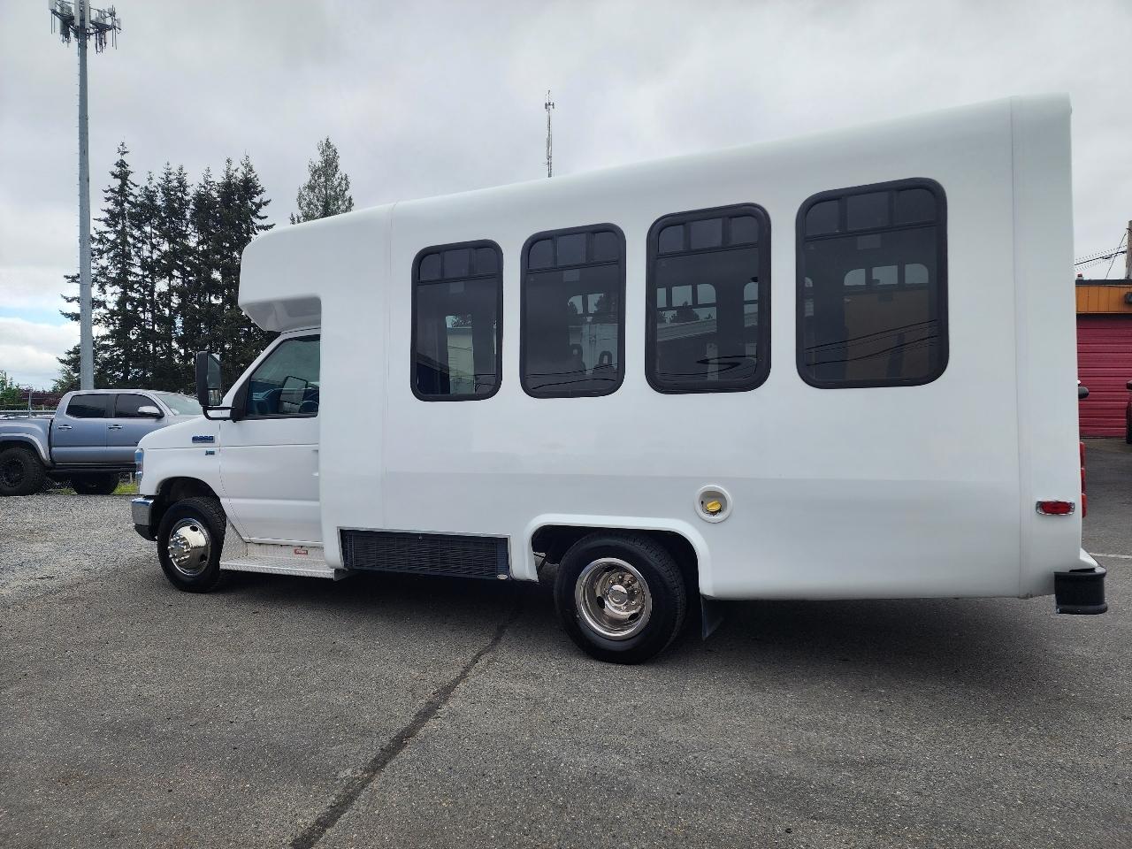 Ford Econoline Commercial Cutaway E-350 Super Duty 138" DRW 2015