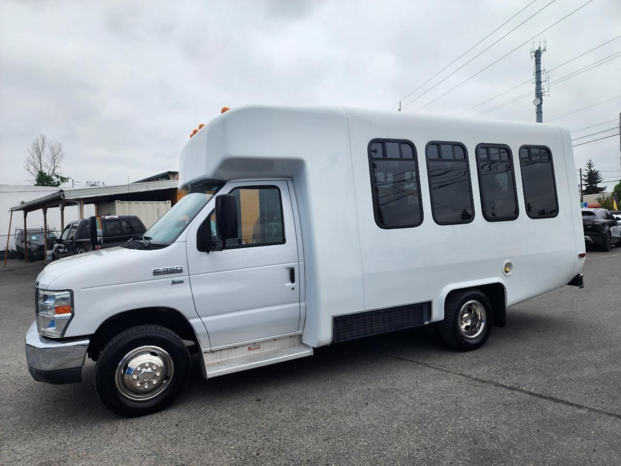 Ford Econoline Commercial Cutaway E-350 Super Duty 138" DRW 2015