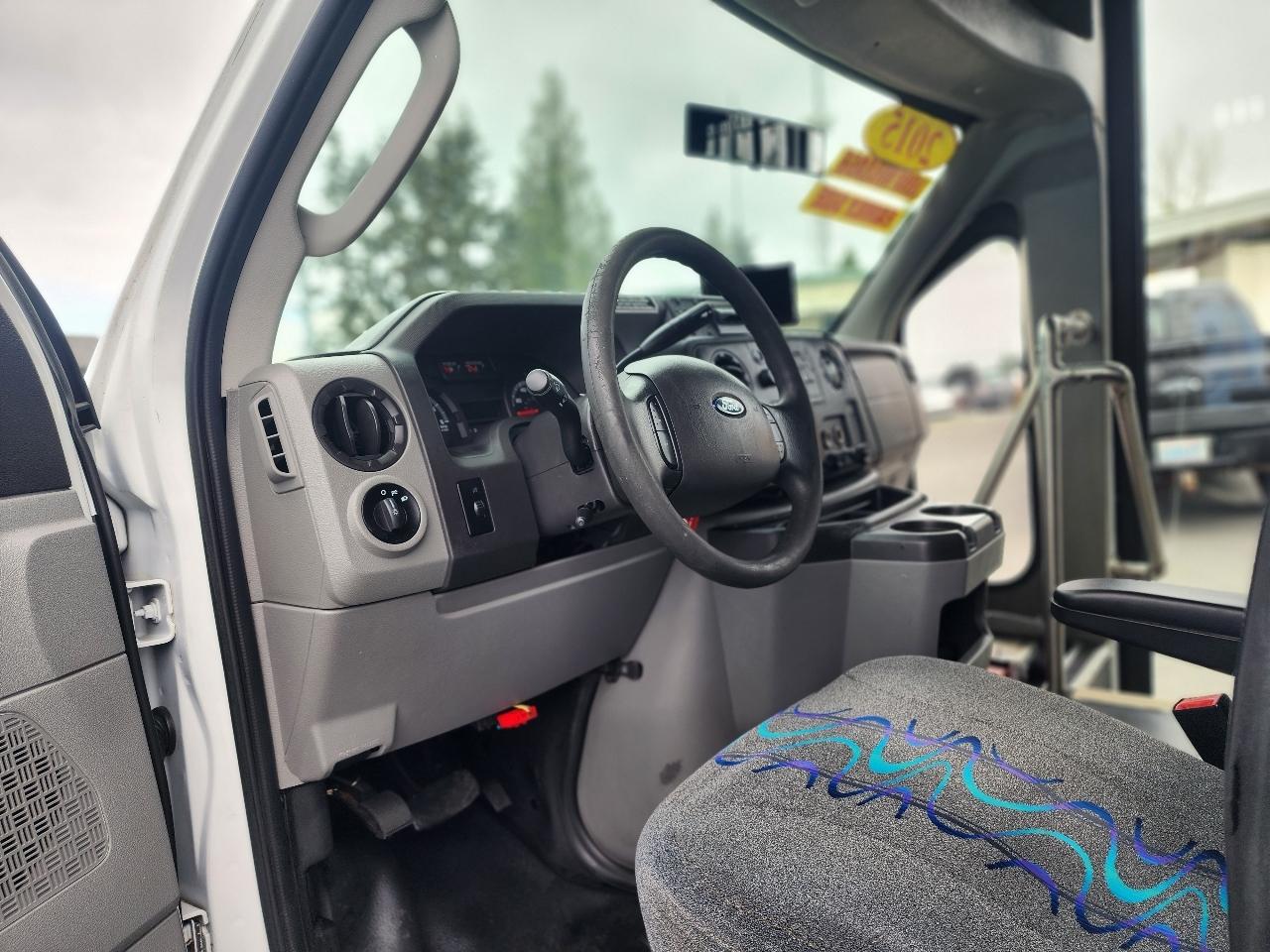 Ford Econoline Commercial Cutaway E-350 Super Duty 138" DRW 2015