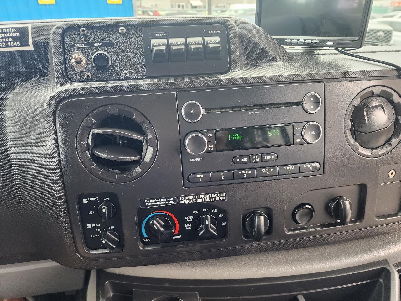 Ford Econoline Commercial Cutaway E-350 Super Duty 138" DRW 2015