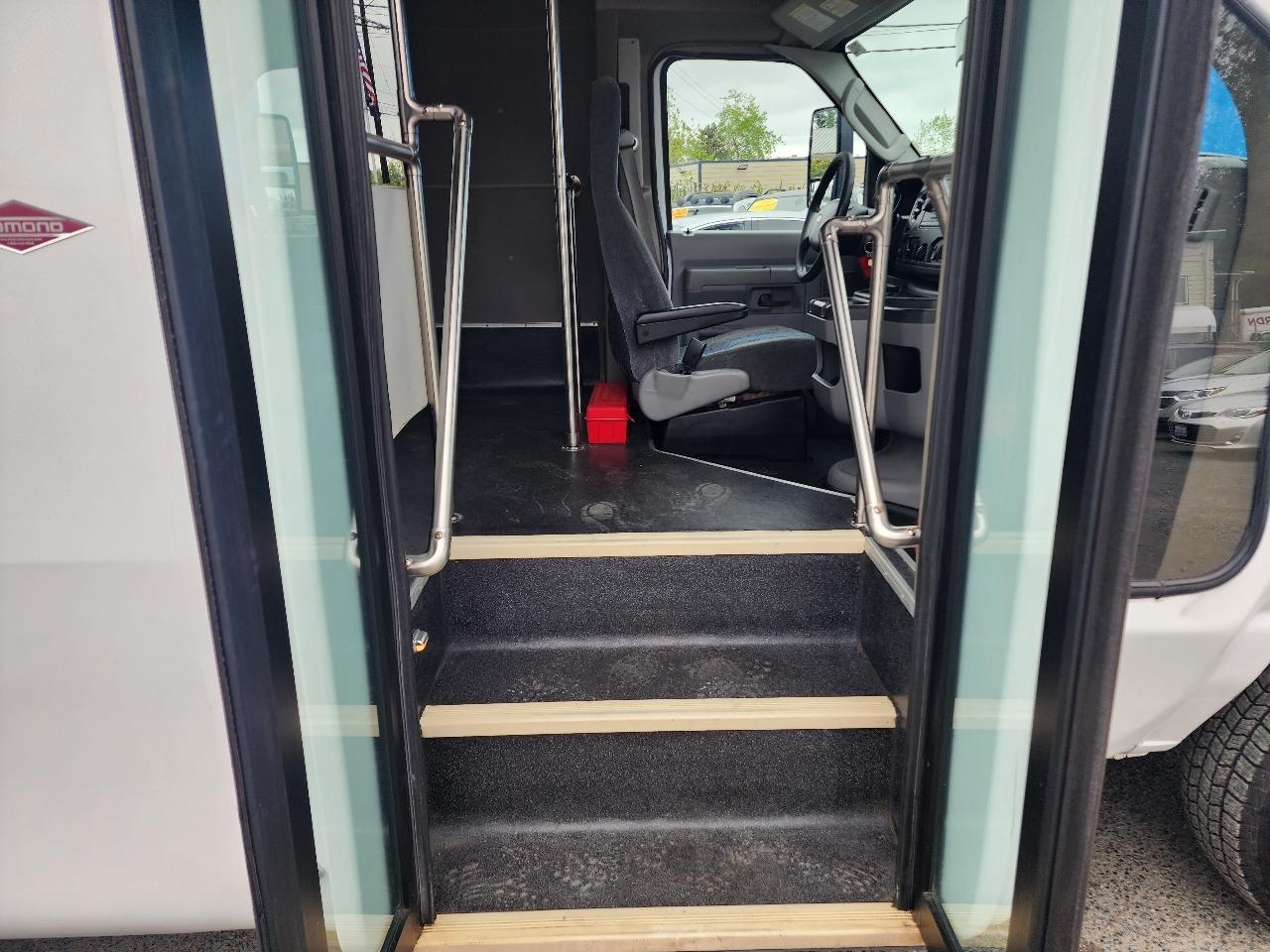 Ford Econoline Commercial Cutaway E-350 Super Duty 138" DRW 2015