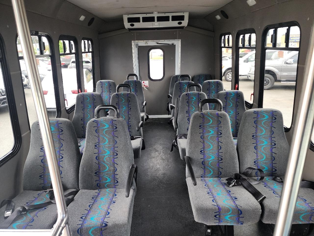 Ford Econoline Commercial Cutaway E-350 Super Duty 138" DRW 2015