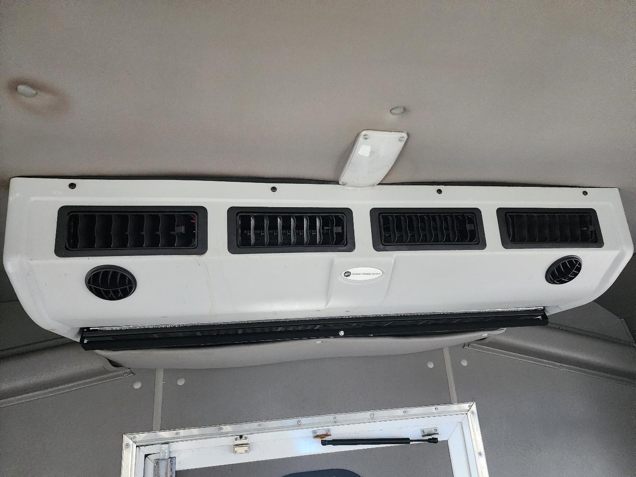 Ford Econoline Commercial Cutaway E-350 Super Duty 138" DRW 2015