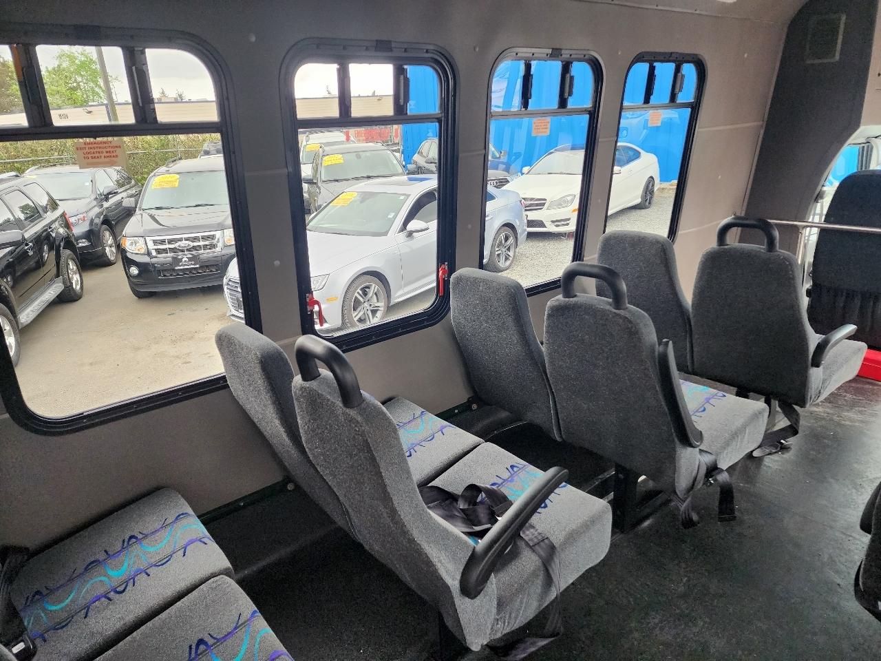 Ford Econoline Commercial Cutaway E-350 Super Duty 138" DRW 2015