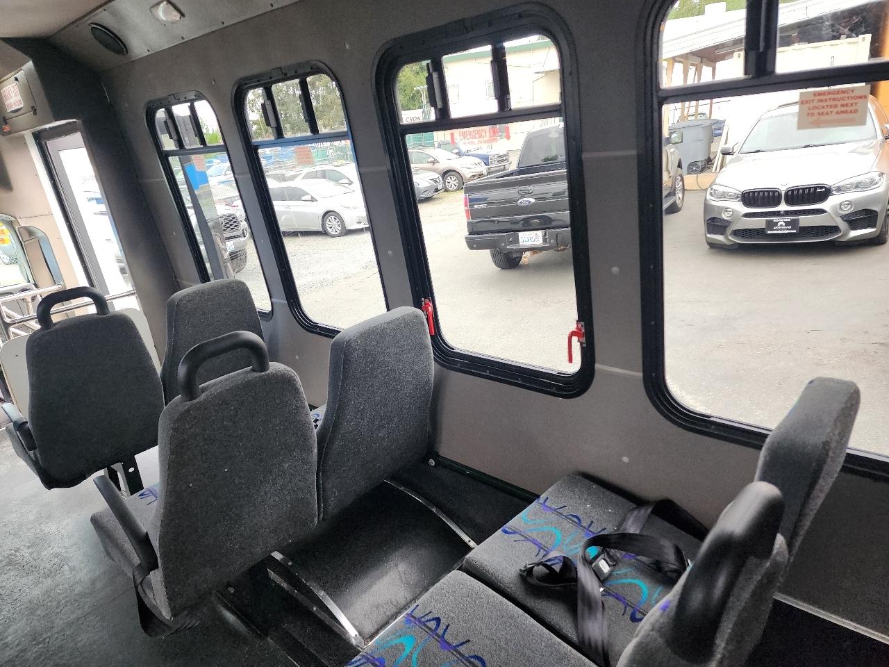 Ford Econoline Commercial Cutaway E-350 Super Duty 138" DRW 2015
