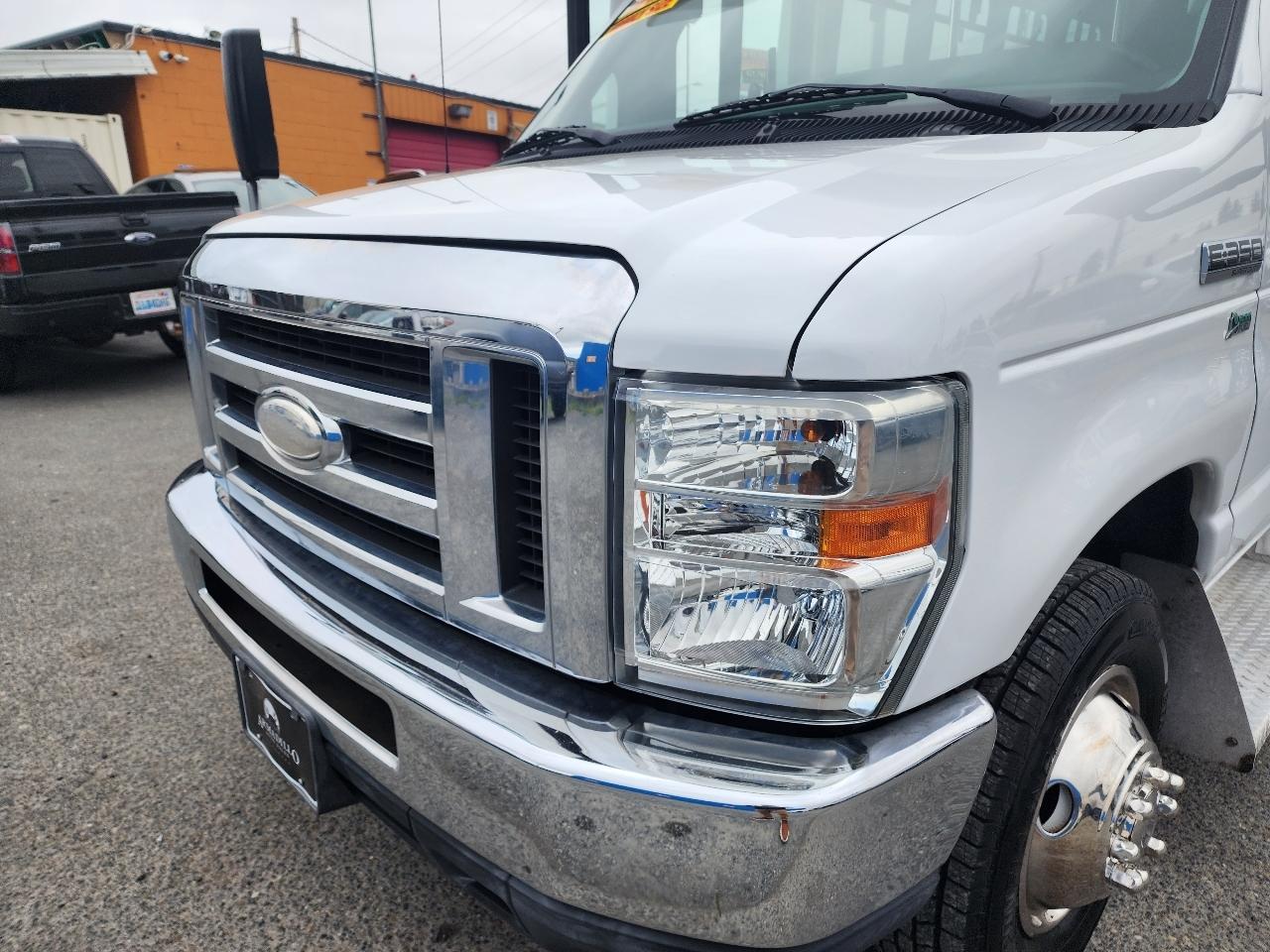 Ford Econoline Commercial Cutaway E-350 Super Duty 138" DRW 2015