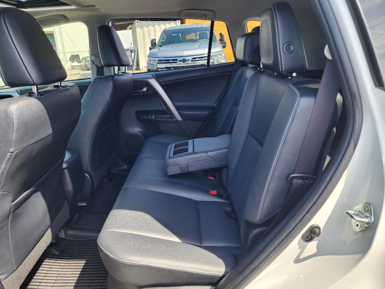 Toyota RAV4 Hybrid Limited AWD 2017