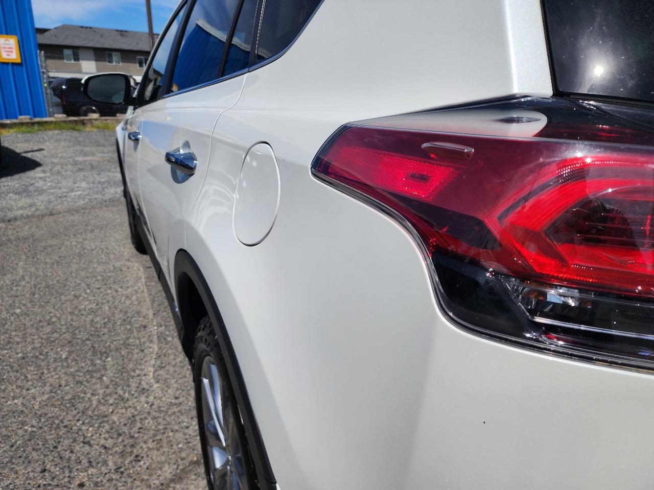 Toyota RAV4 Hybrid Limited AWD 2017
