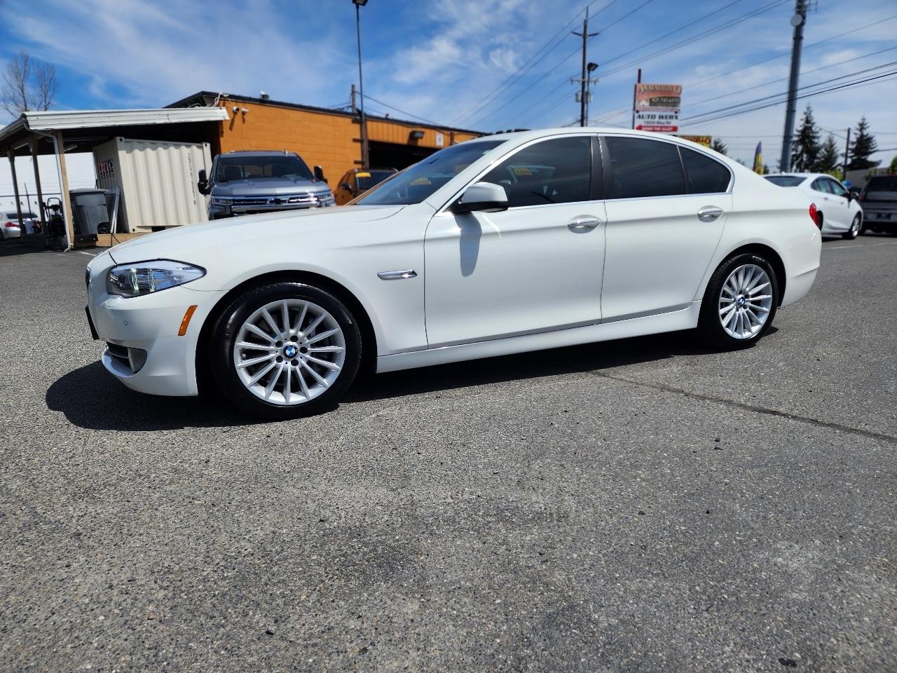 BMW 5 Series 4dr Sdn 535i RWD 2011