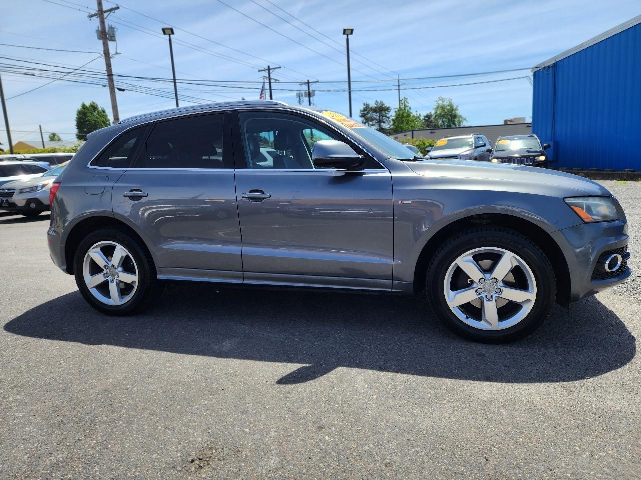 Audi Q5 quattro 4dr 3.2L Premium Plus 2012