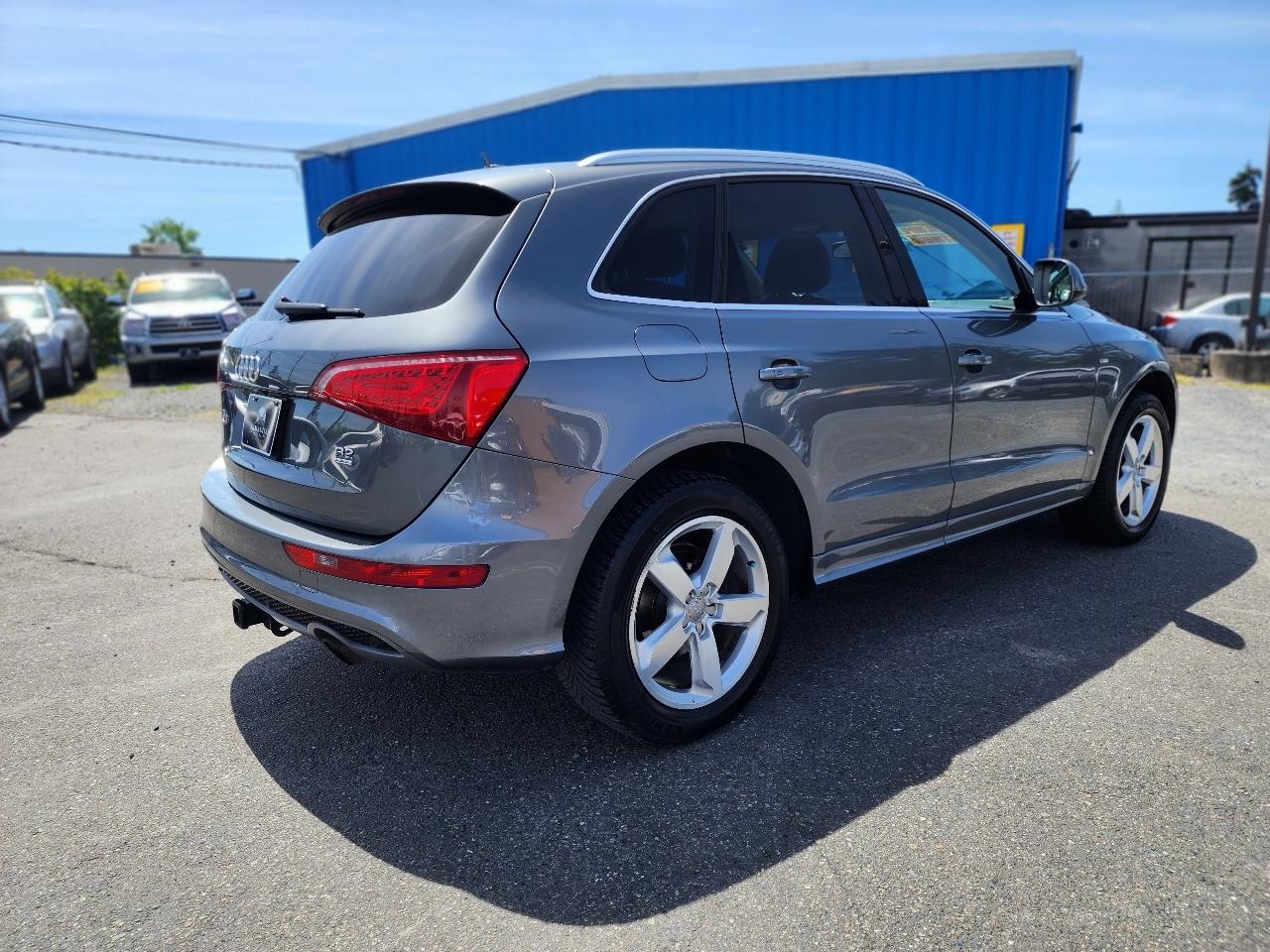 Audi Q5 quattro 4dr 3.2L Premium Plus 2012