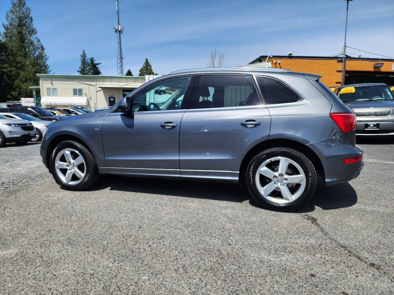 Audi Q5 quattro 4dr 3.2L Premium Plus 2012