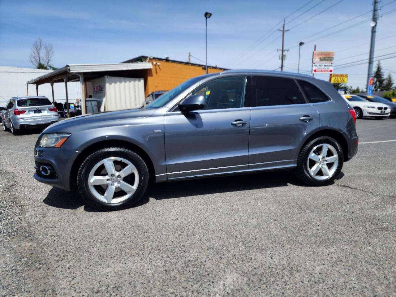 Audi Q5 quattro 4dr 3.2L Premium Plus 2012