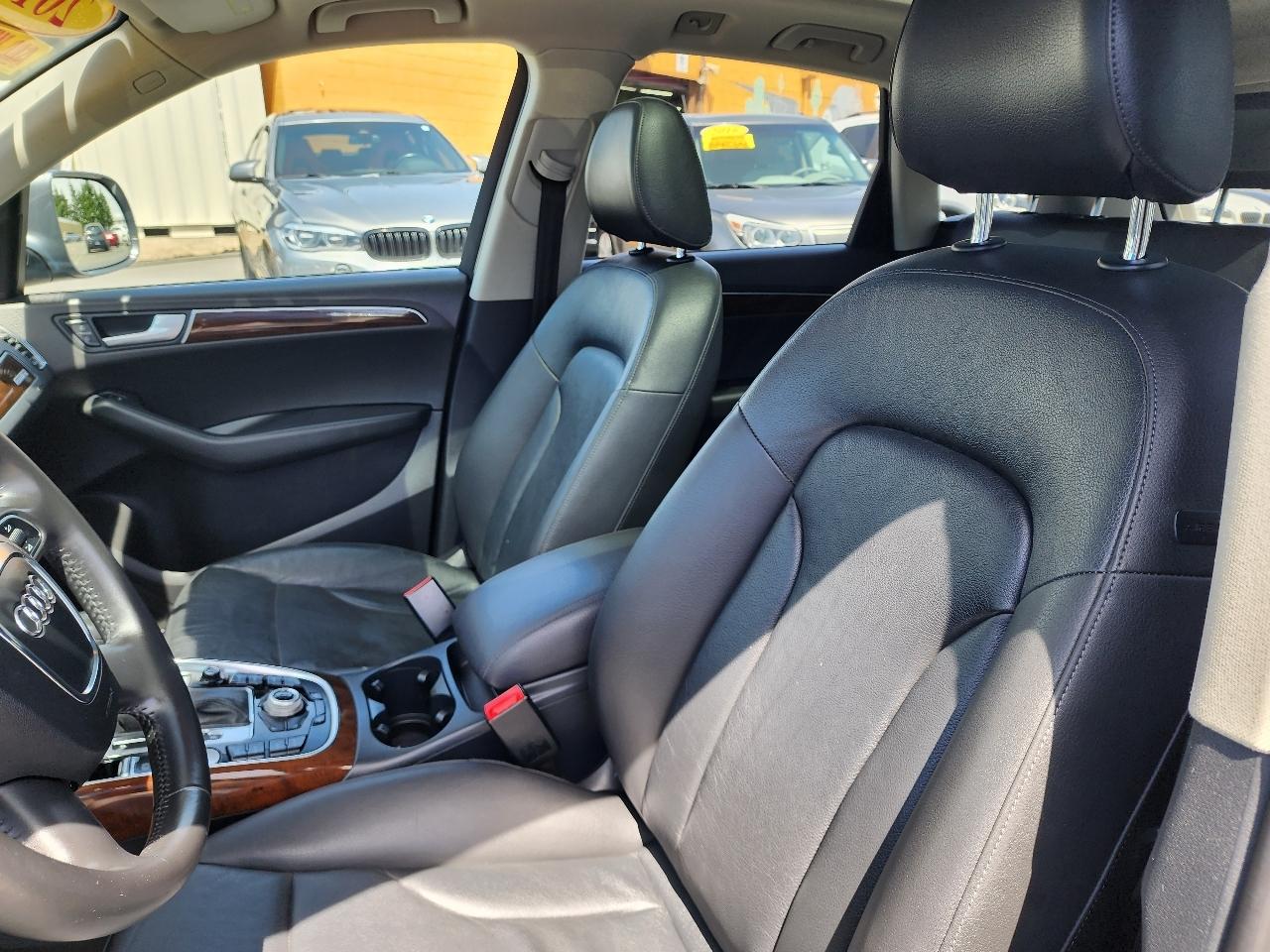 Audi Q5 quattro 4dr 3.2L Premium Plus 2012