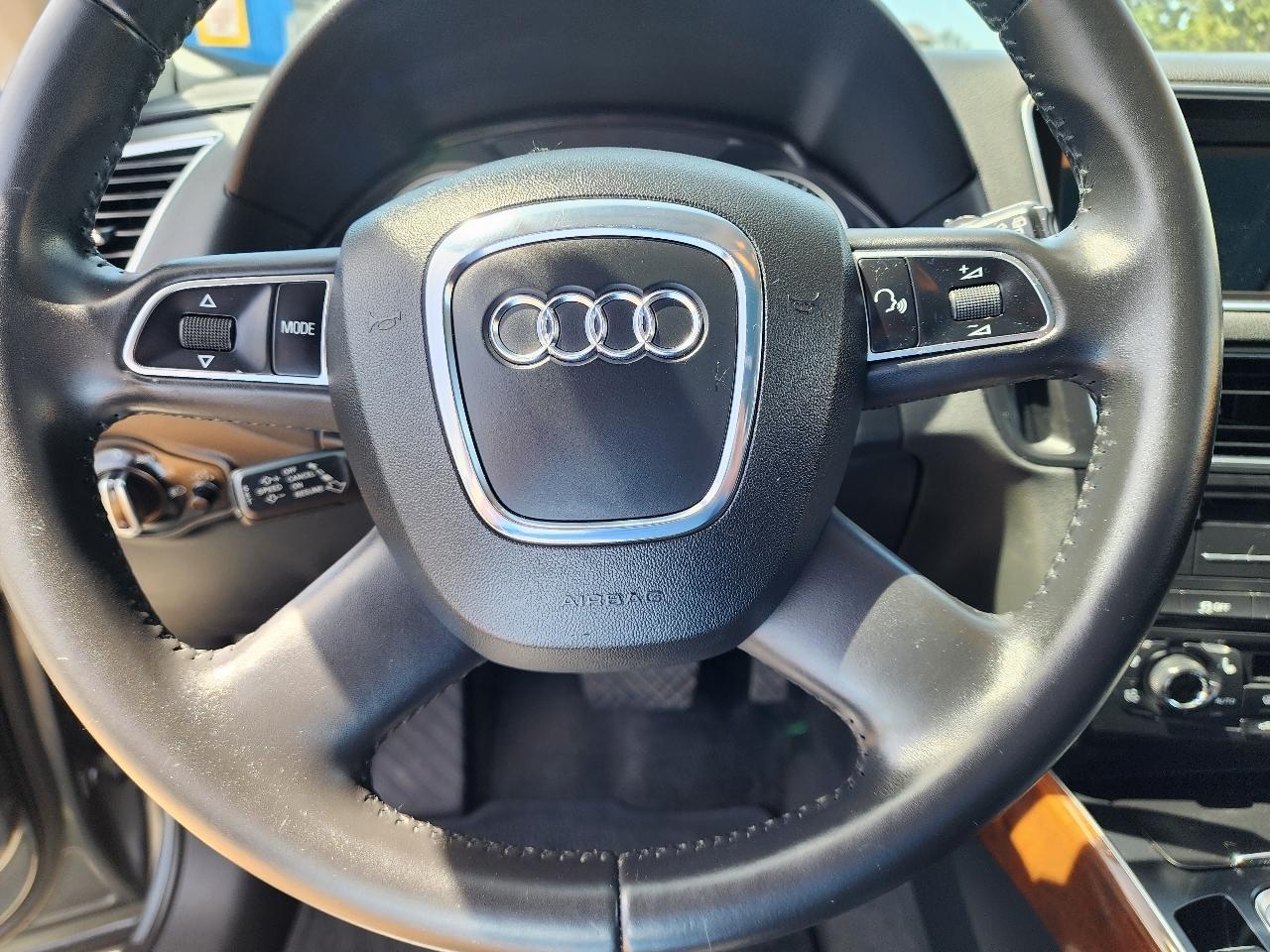 Audi Q5 quattro 4dr 3.2L Premium Plus 2012