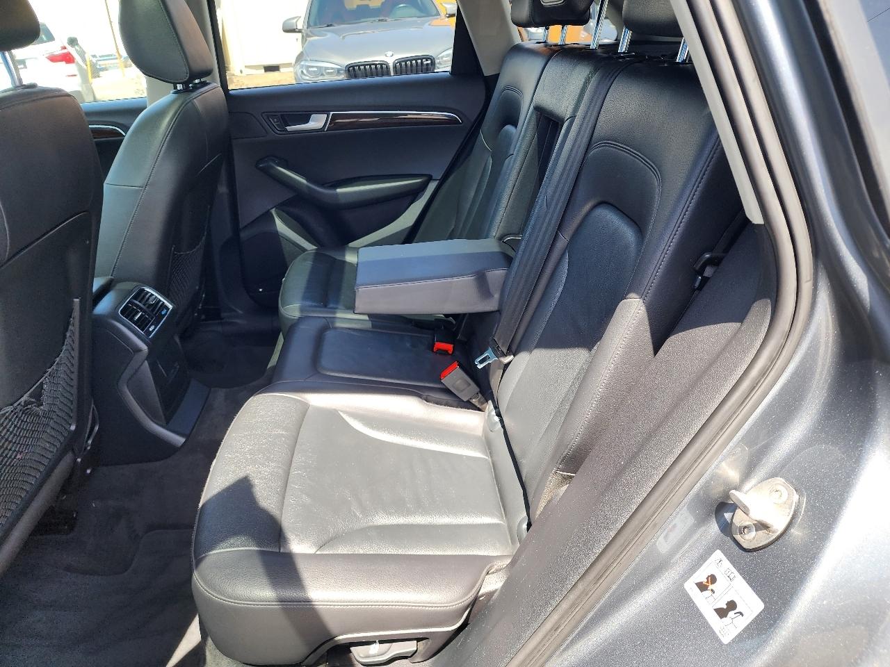Audi Q5 quattro 4dr 3.2L Premium Plus 2012