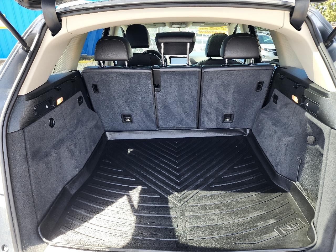 Audi Q5 quattro 4dr 3.2L Premium Plus 2012