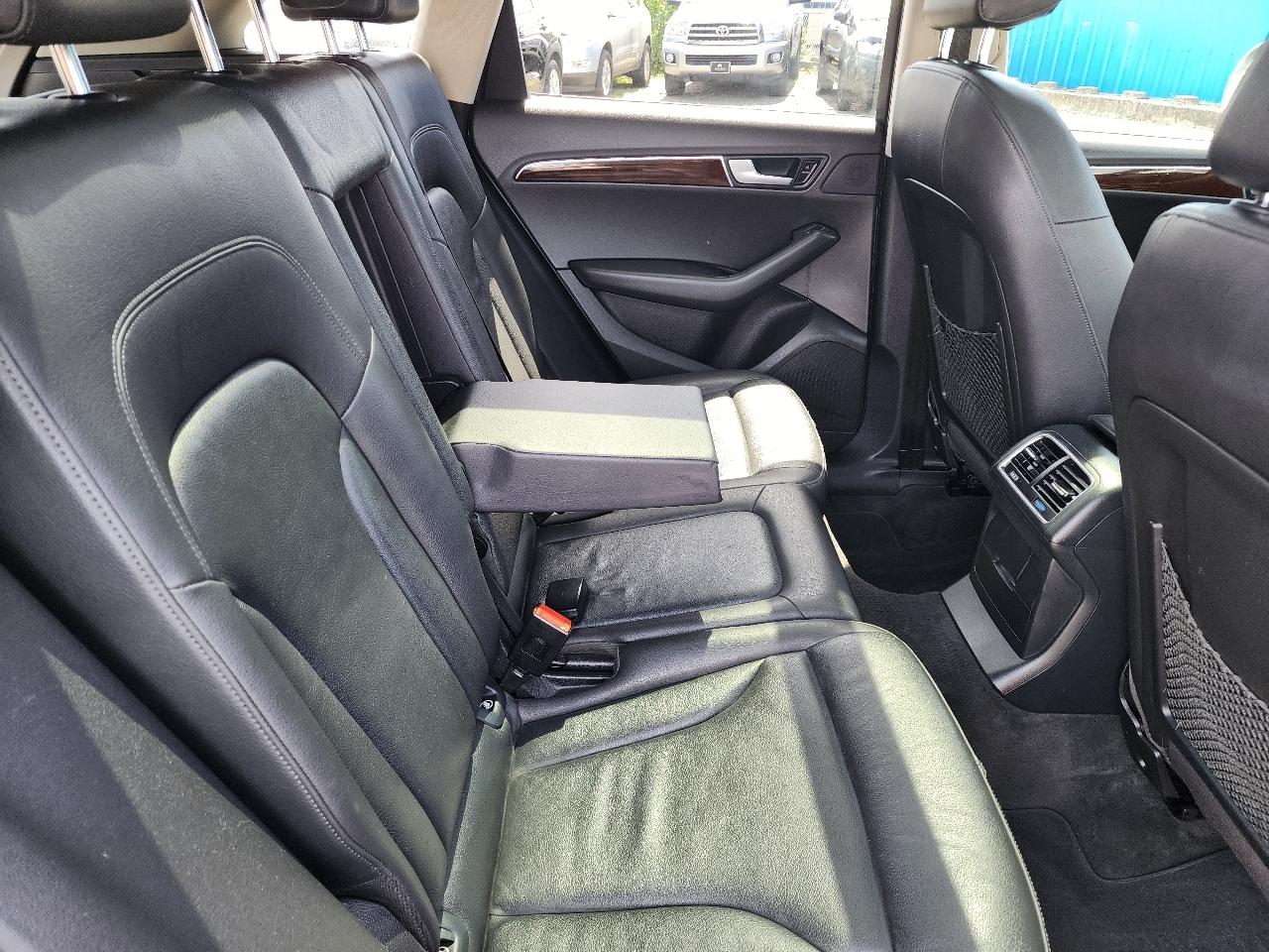 Audi Q5 quattro 4dr 3.2L Premium Plus 2012