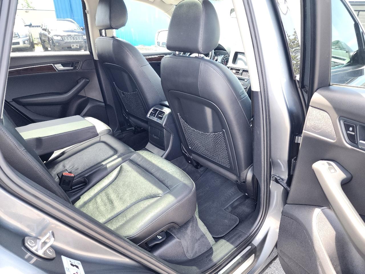 Audi Q5 quattro 4dr 3.2L Premium Plus 2012