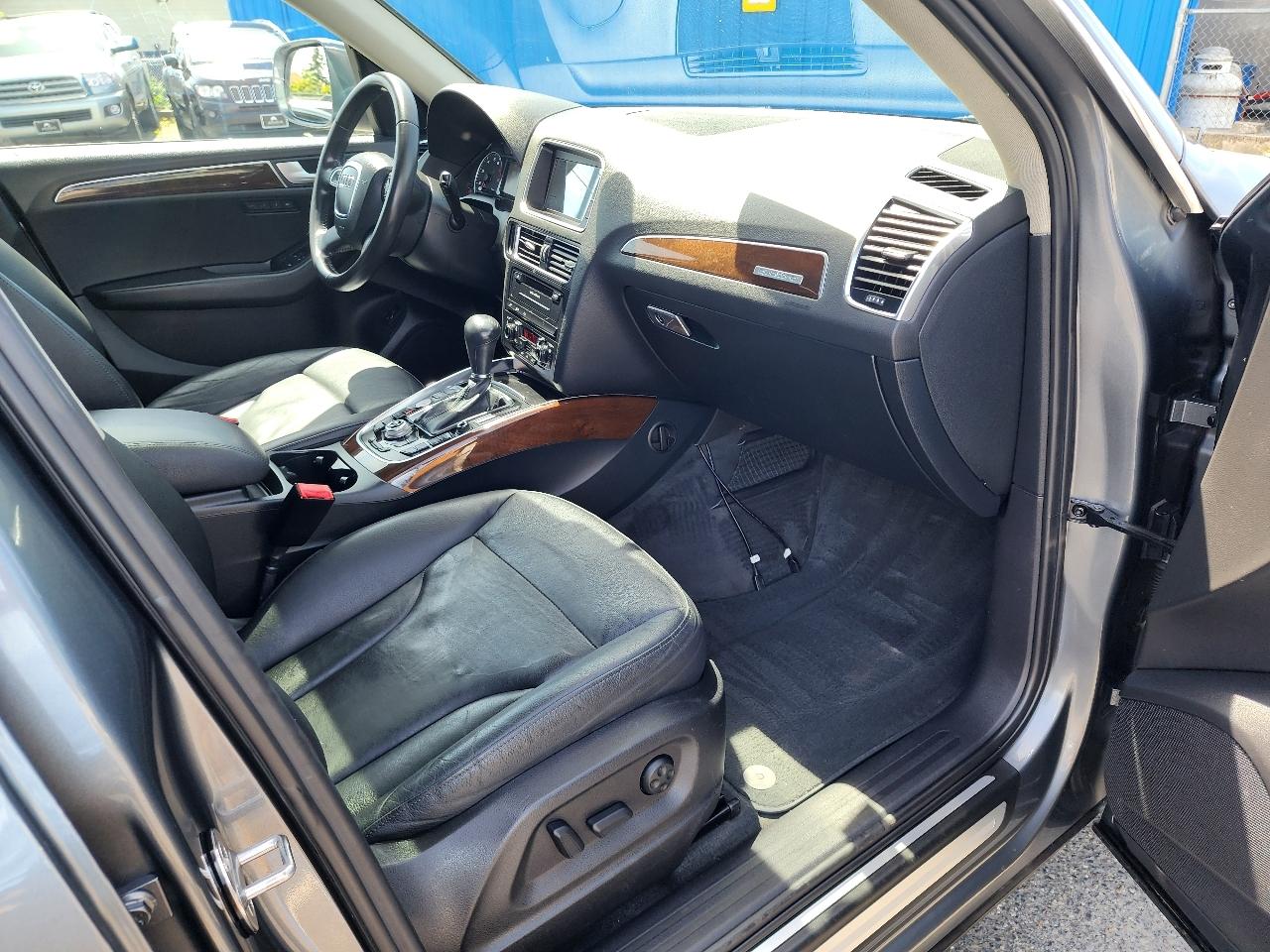 Audi Q5 quattro 4dr 3.2L Premium Plus 2012