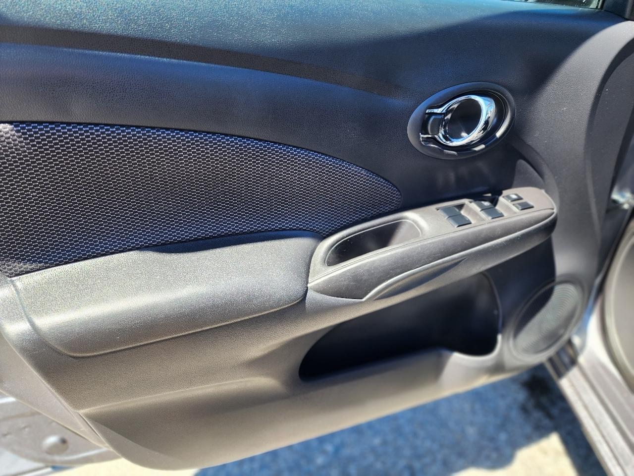 Nissan Versa Sedan 2018.5 SV CVT 2018