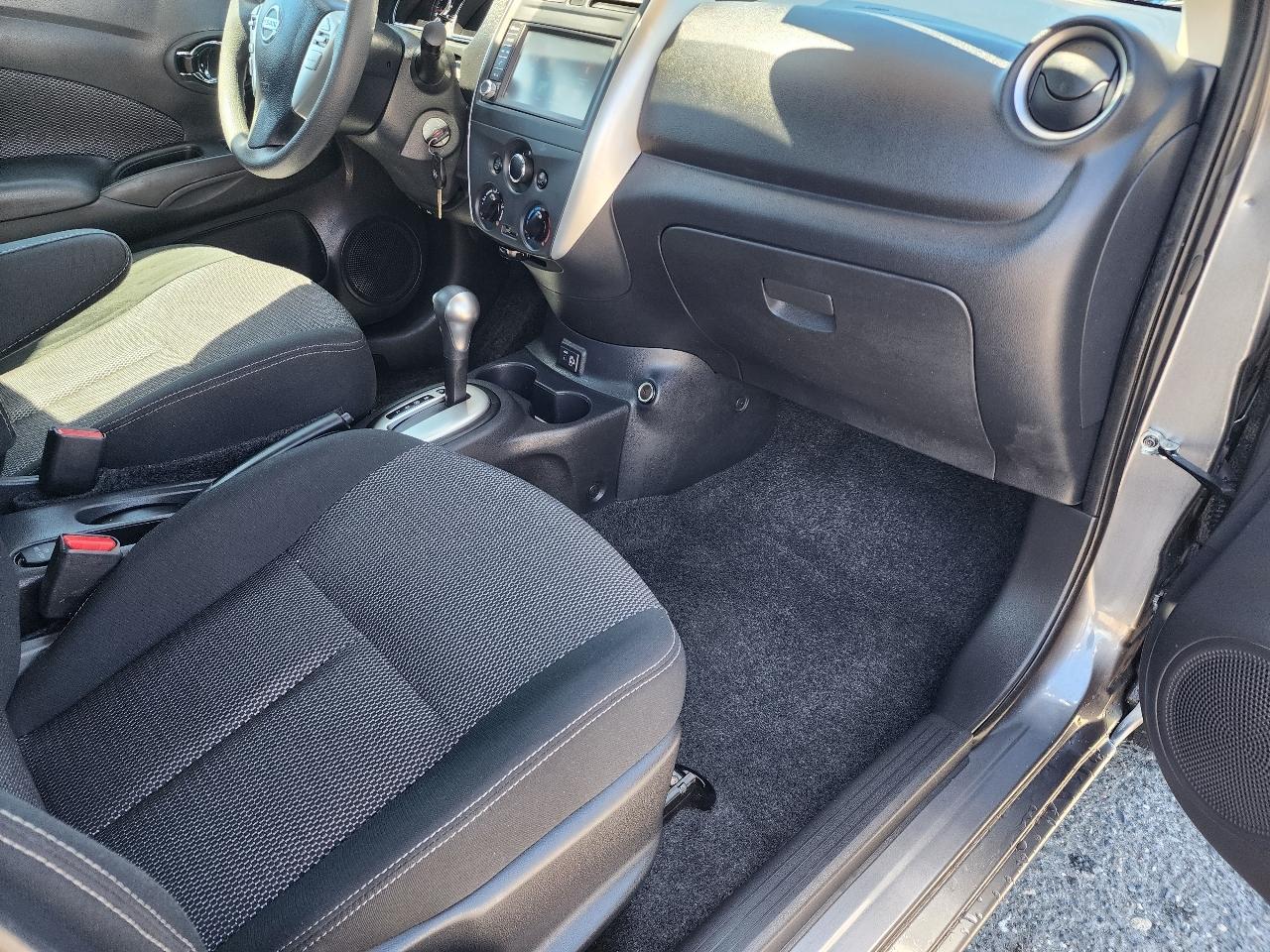 Nissan Versa Sedan 2018.5 SV CVT 2018