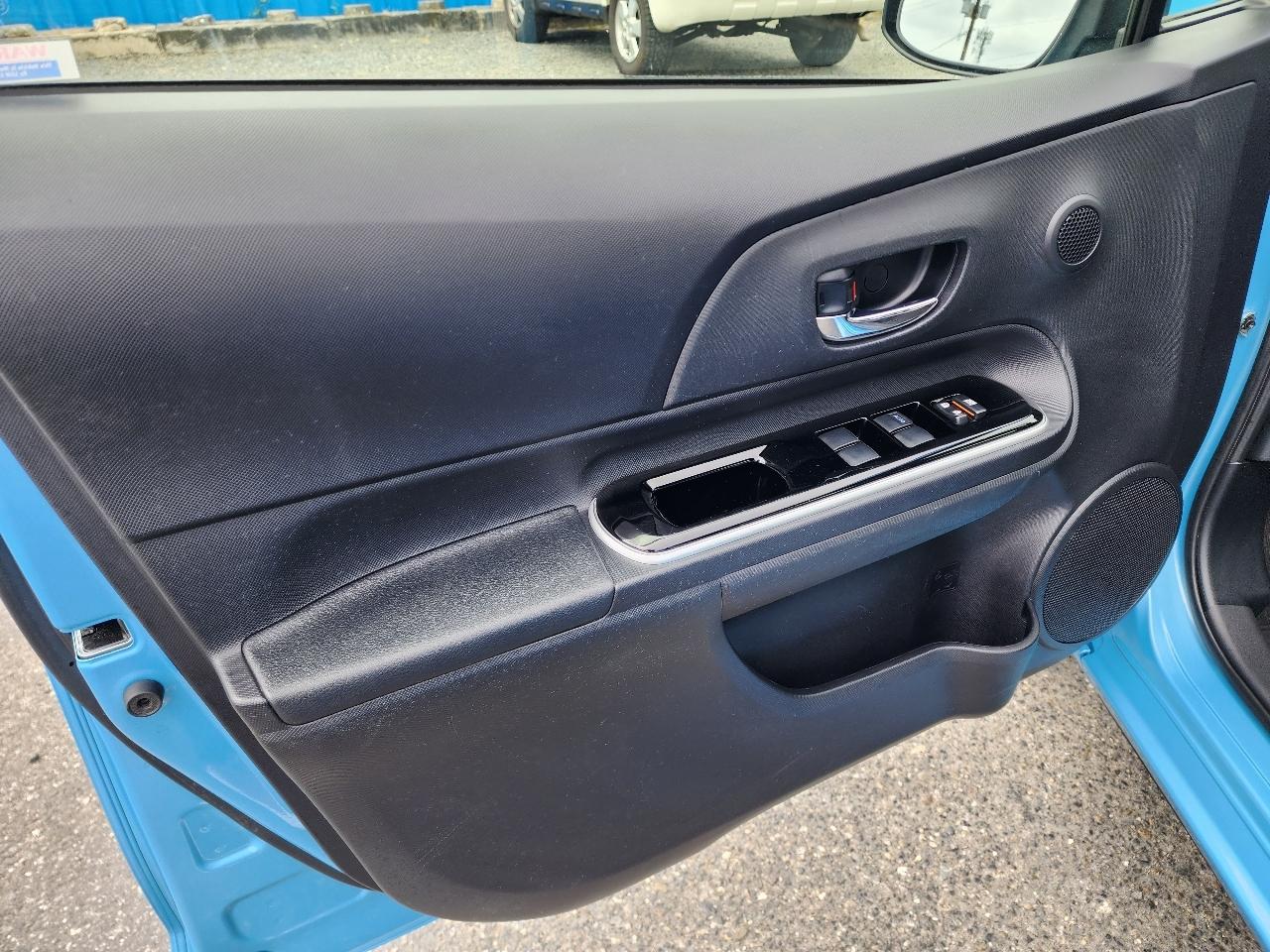 Toyota Prius c Two 2015