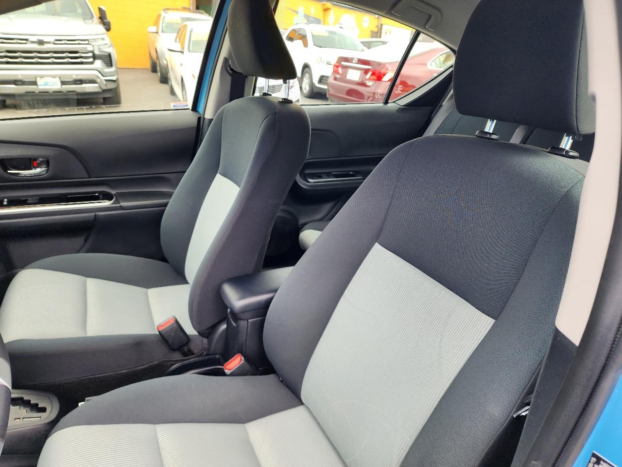 Toyota Prius c Two 2015