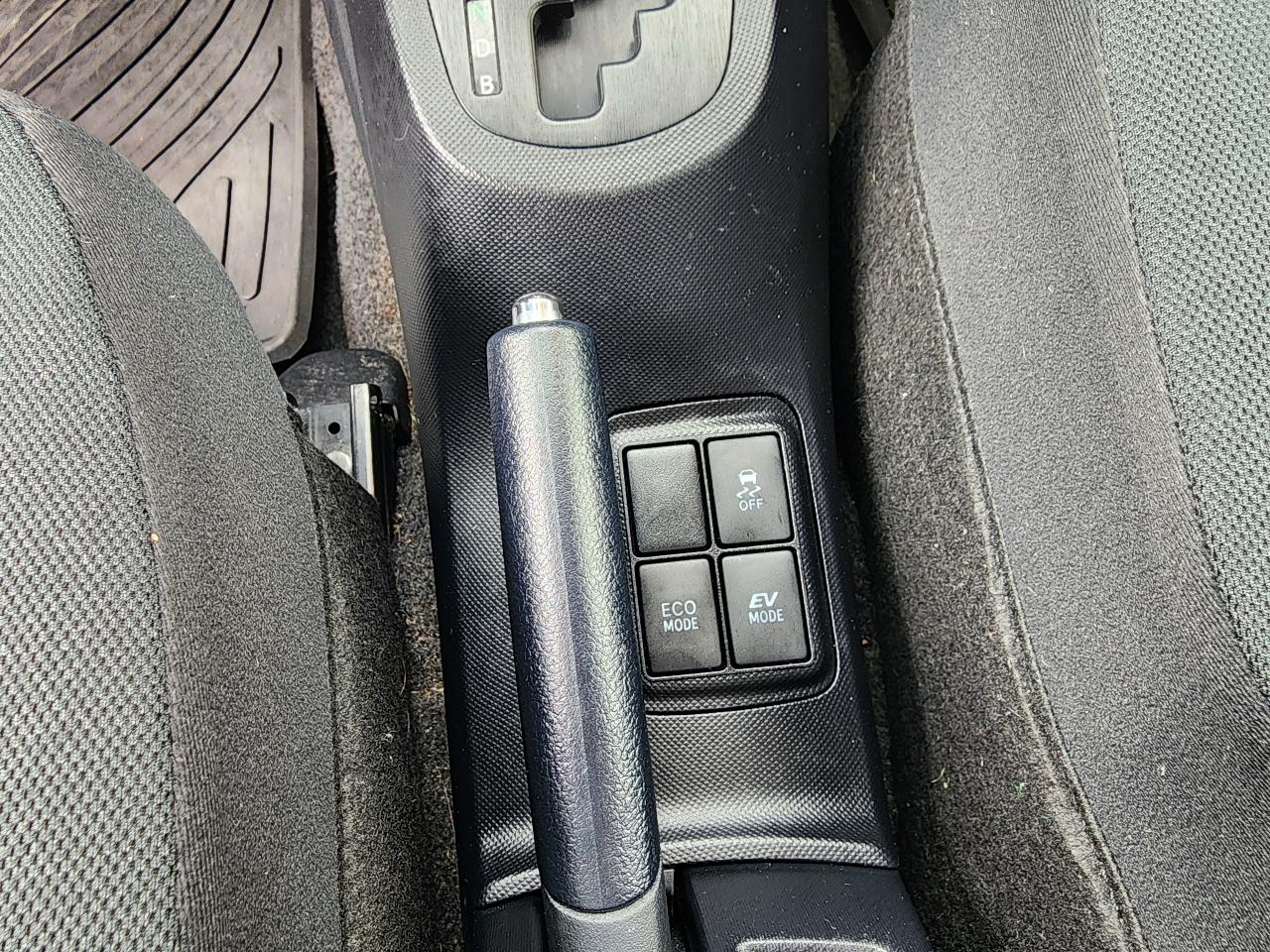 Toyota Prius c Two 2015
