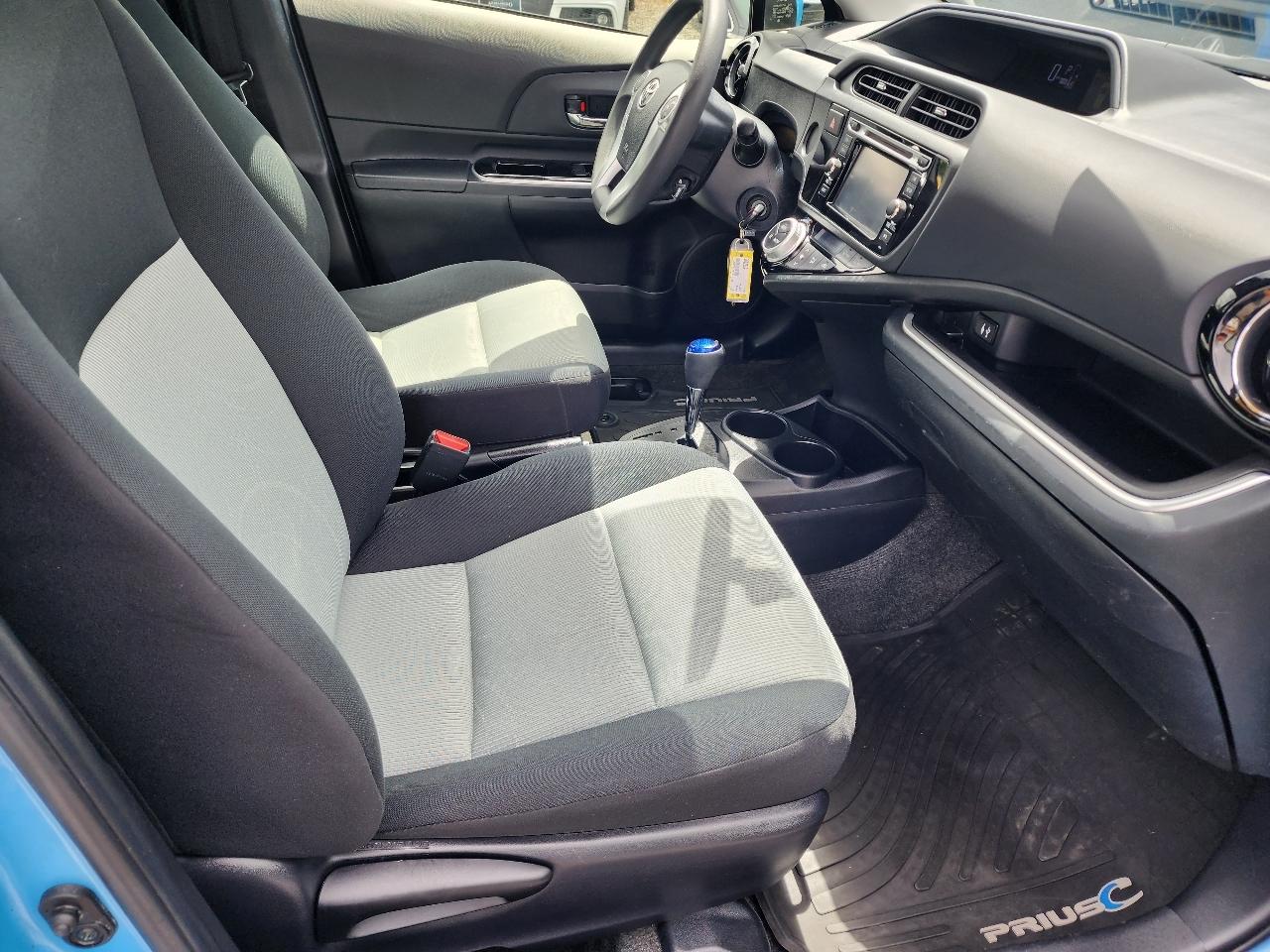 Toyota Prius c Two 2015