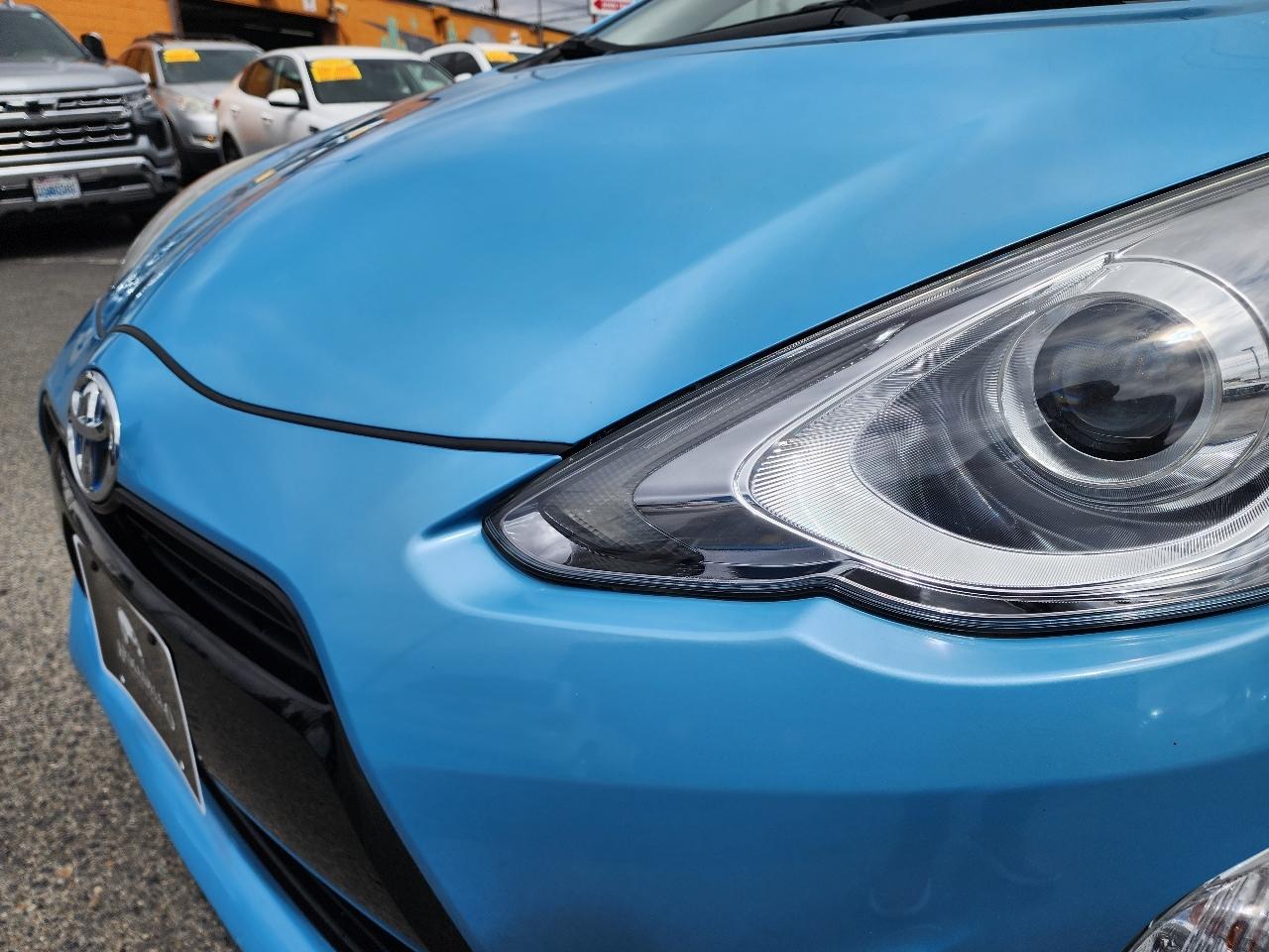 Toyota Prius c Two 2015