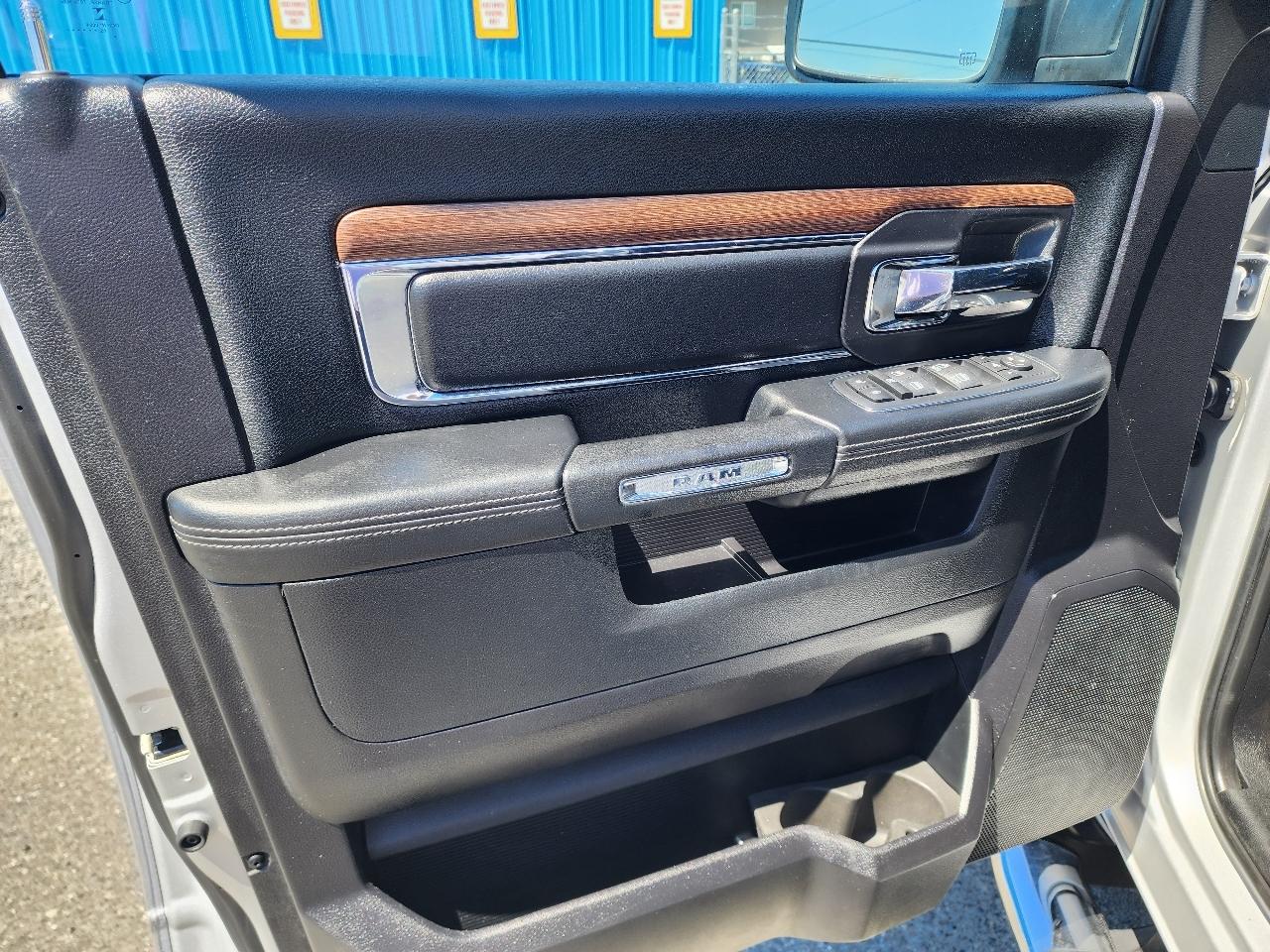 RAM 1500 Laramie Crew Cab 4WD 2016