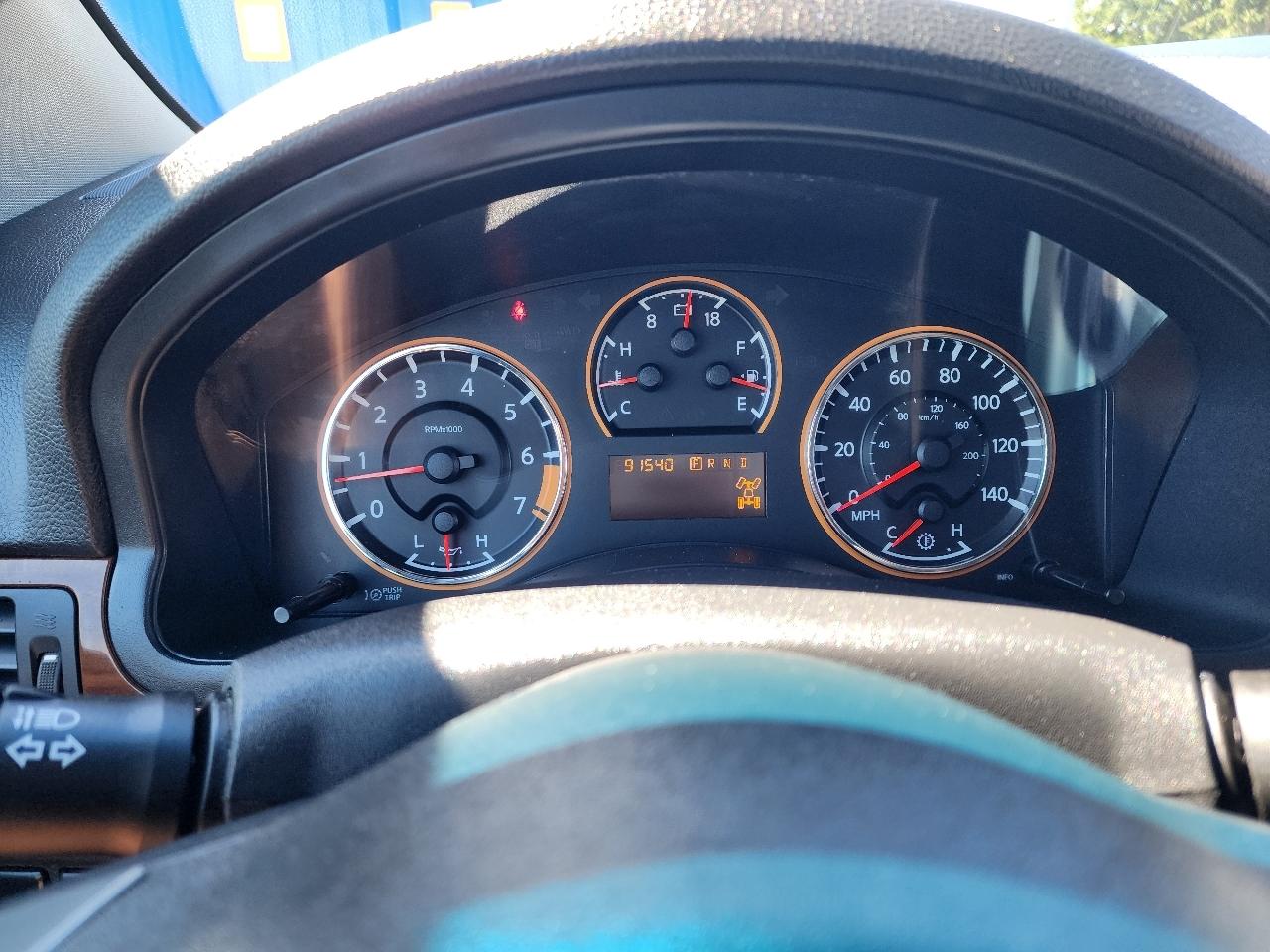 Nissan Armada Platinum 4WD 2012