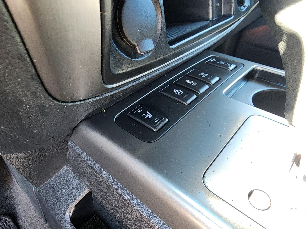 Nissan Armada Platinum 4WD 2012