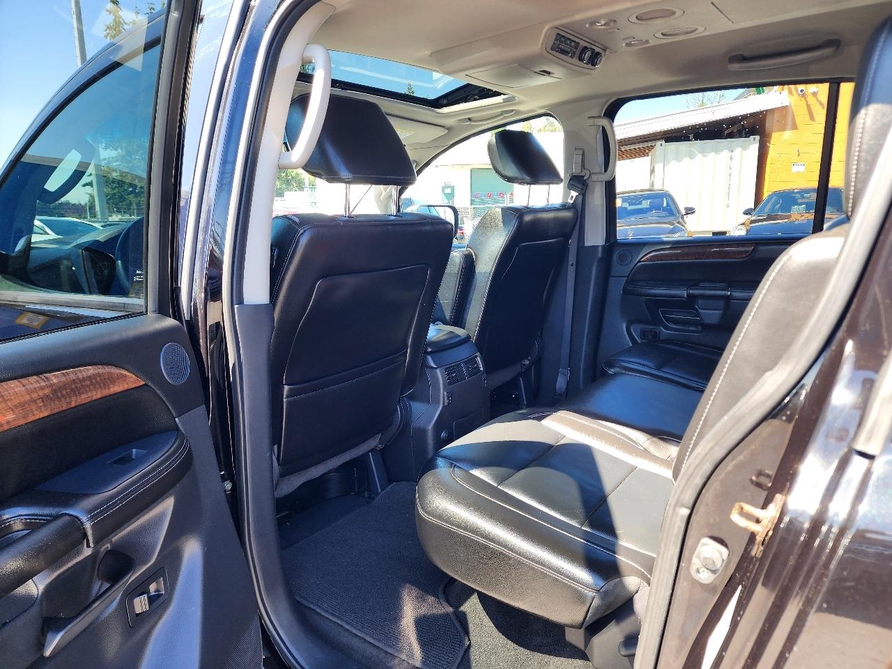 Nissan Armada Platinum 4WD 2012