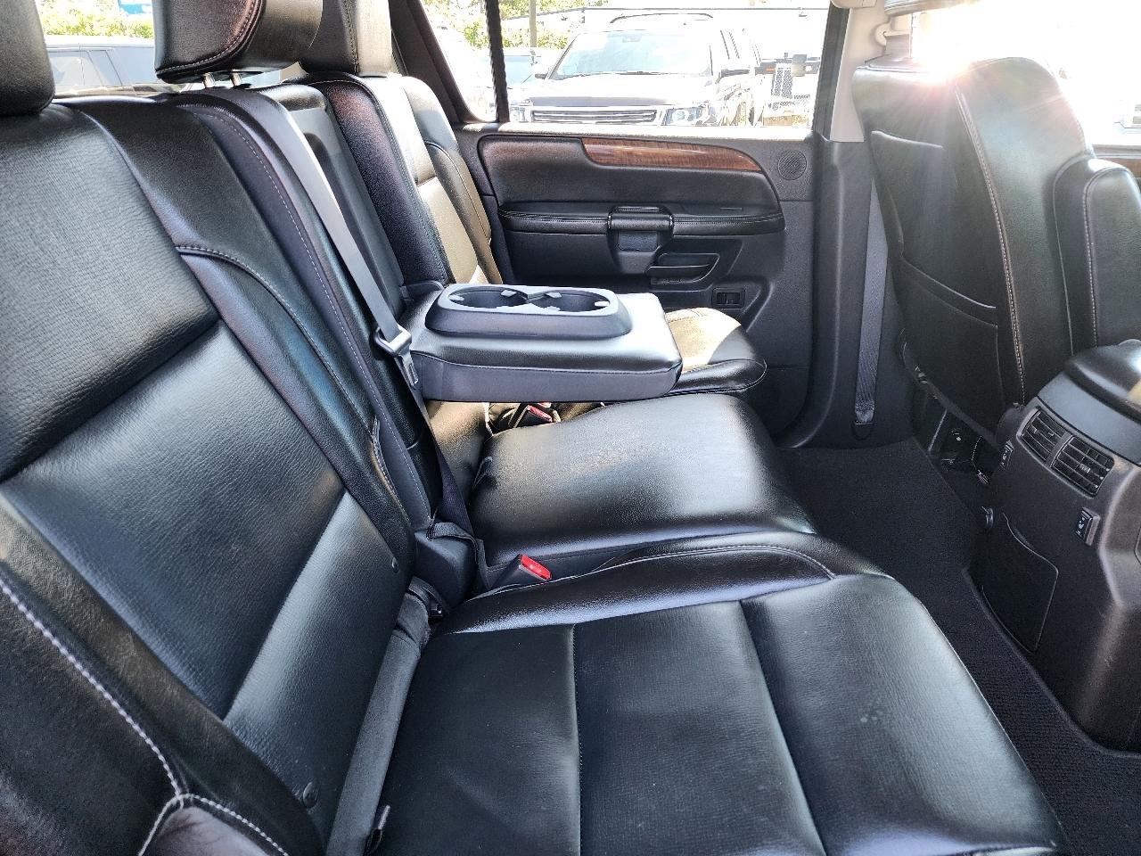 Nissan Armada Platinum 4WD 2012