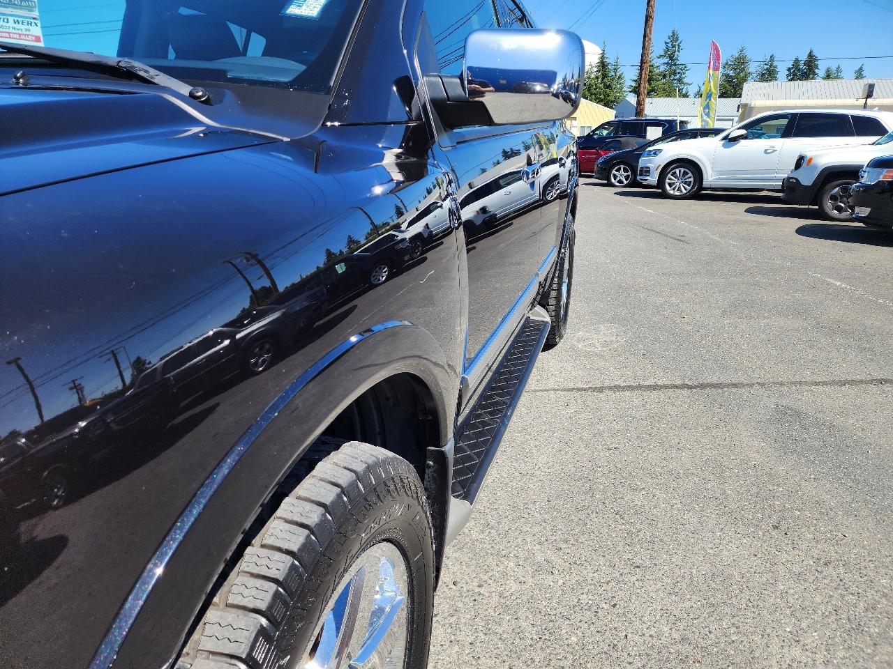 Nissan Armada Platinum 4WD 2012