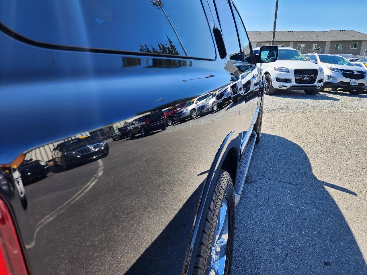 Nissan Armada Platinum 4WD 2012