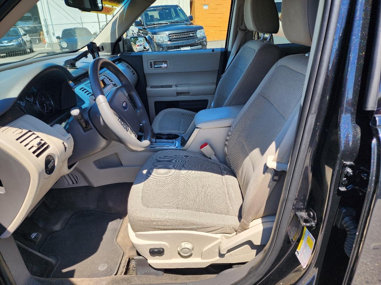 Ford Flex SE 2011